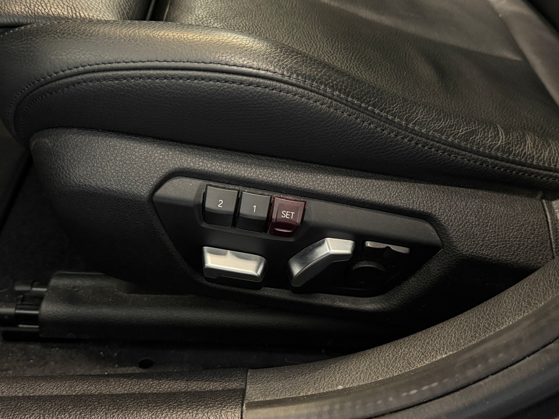 BMW M140i xDrive Steptronic-image-8