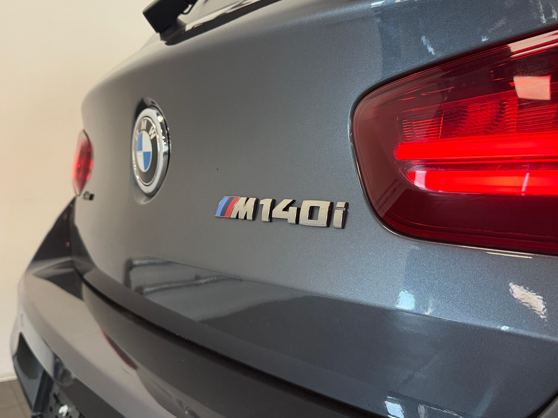 BMW M140i xDrive Steptronic-showroom-element-3