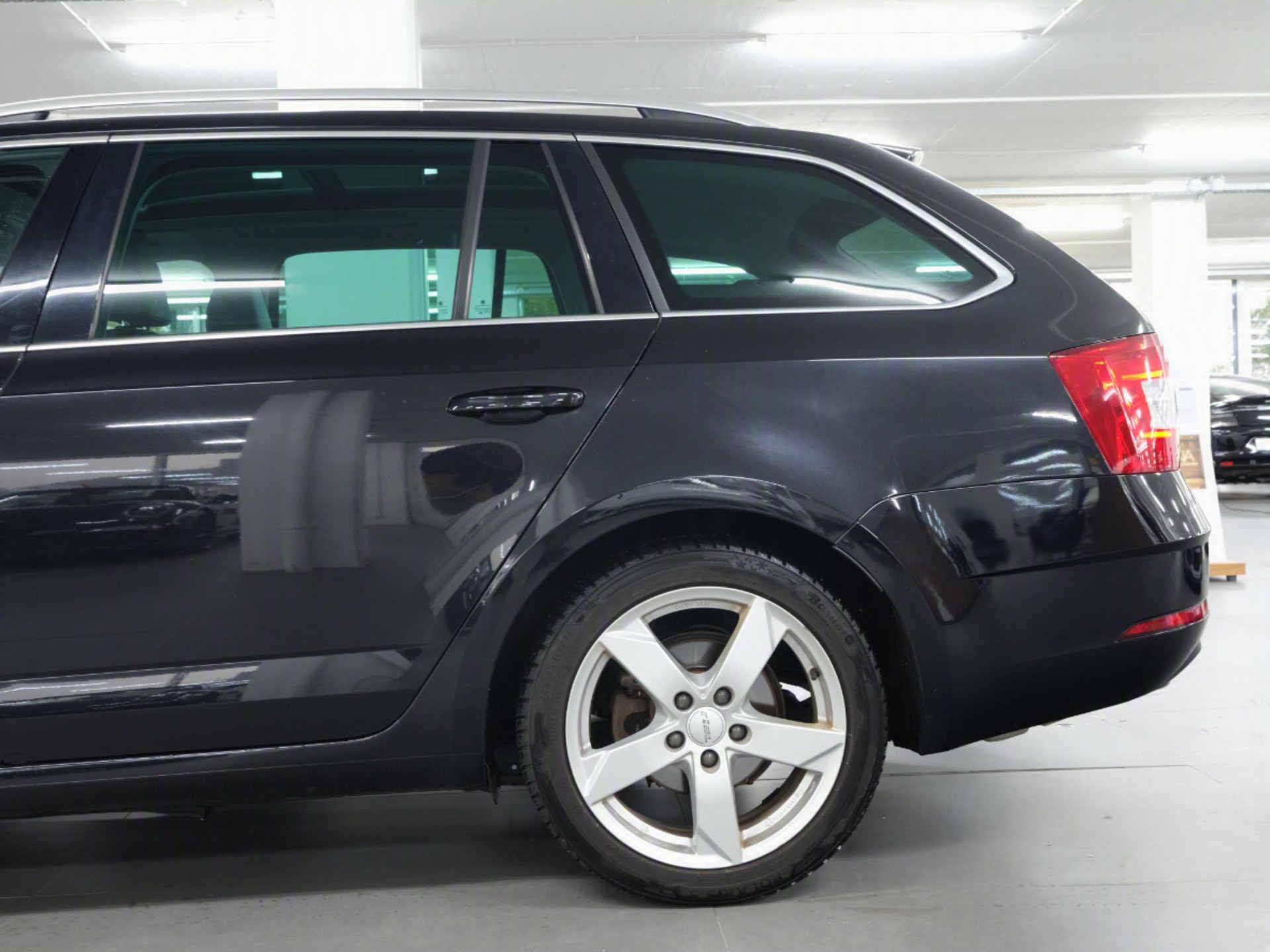 SKODA Octavia Combi 2.0 TSI Ambition 4x4 DSG *Panorama* *360 Kamera* *Facelift*-image-11