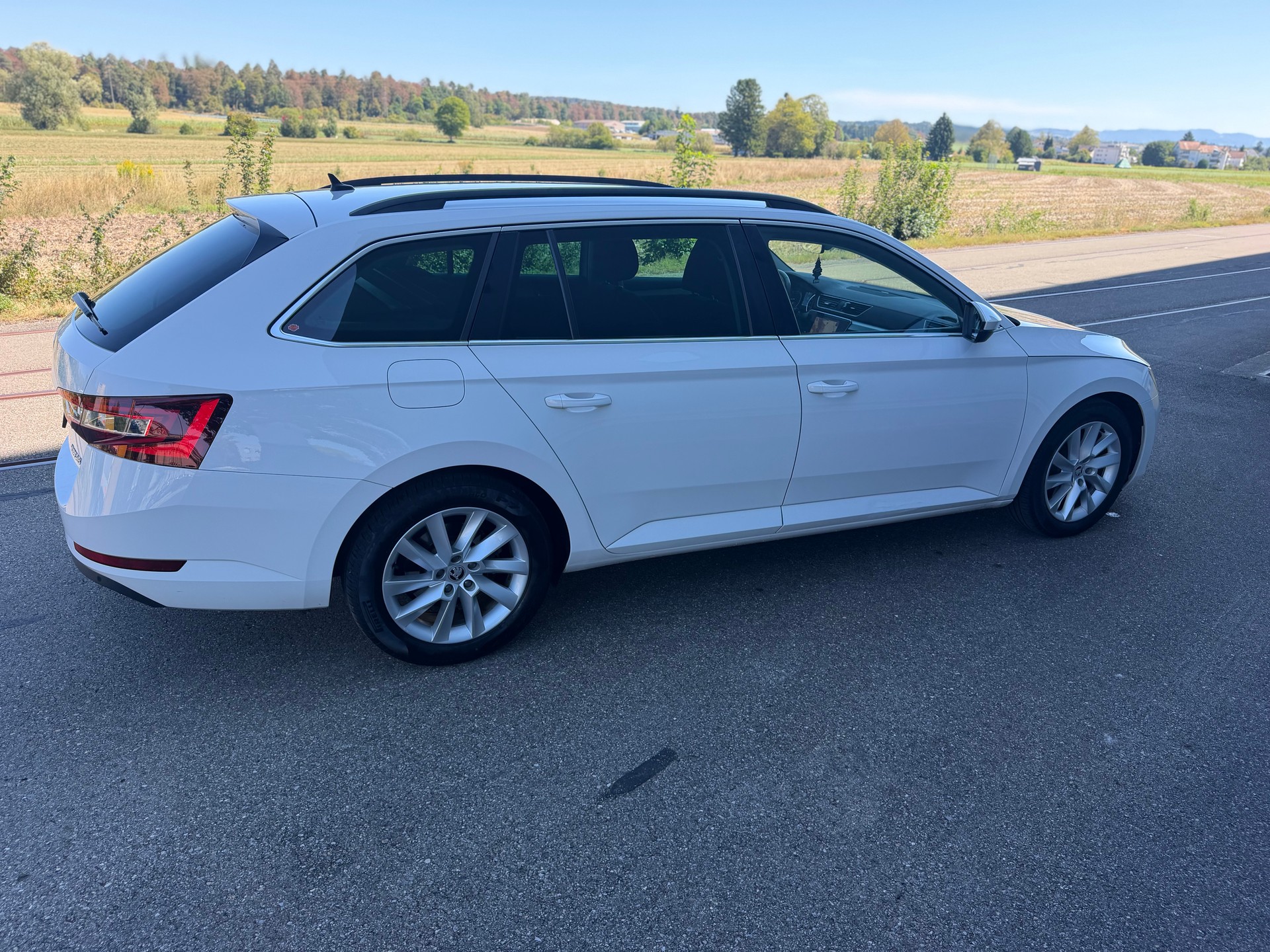 SKODA Superb Combi 2.0 TDi Ambition-showroom-element-3