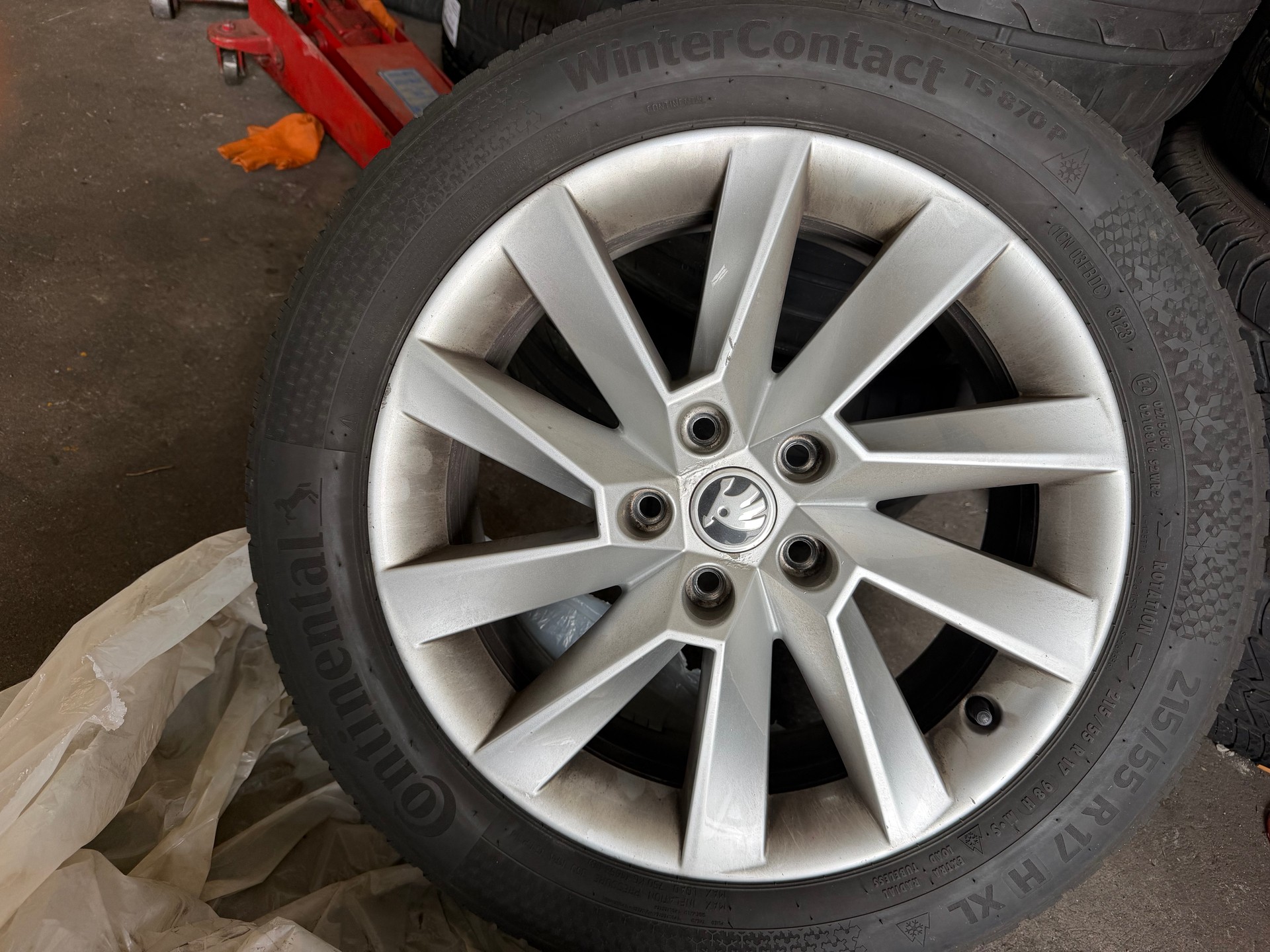 SKODA Superb Combi 2.0 TDi Ambition-image-26
