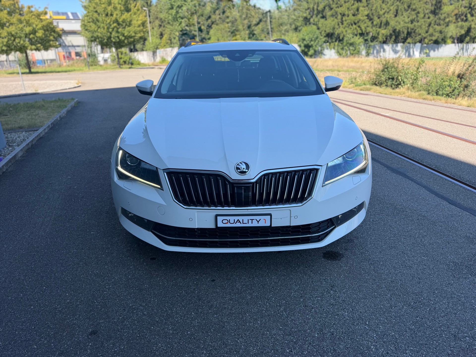 SKODA Superb Combi 2.0 TDi Ambition-showroom-element-1