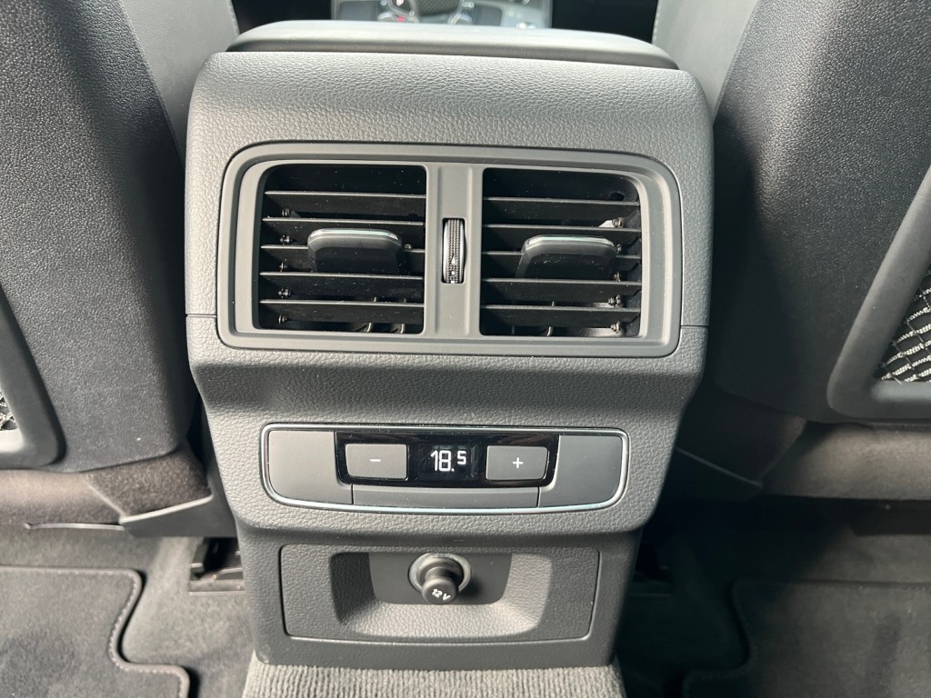 AUDI Q5 55 TFSI e sport quattro-image-23