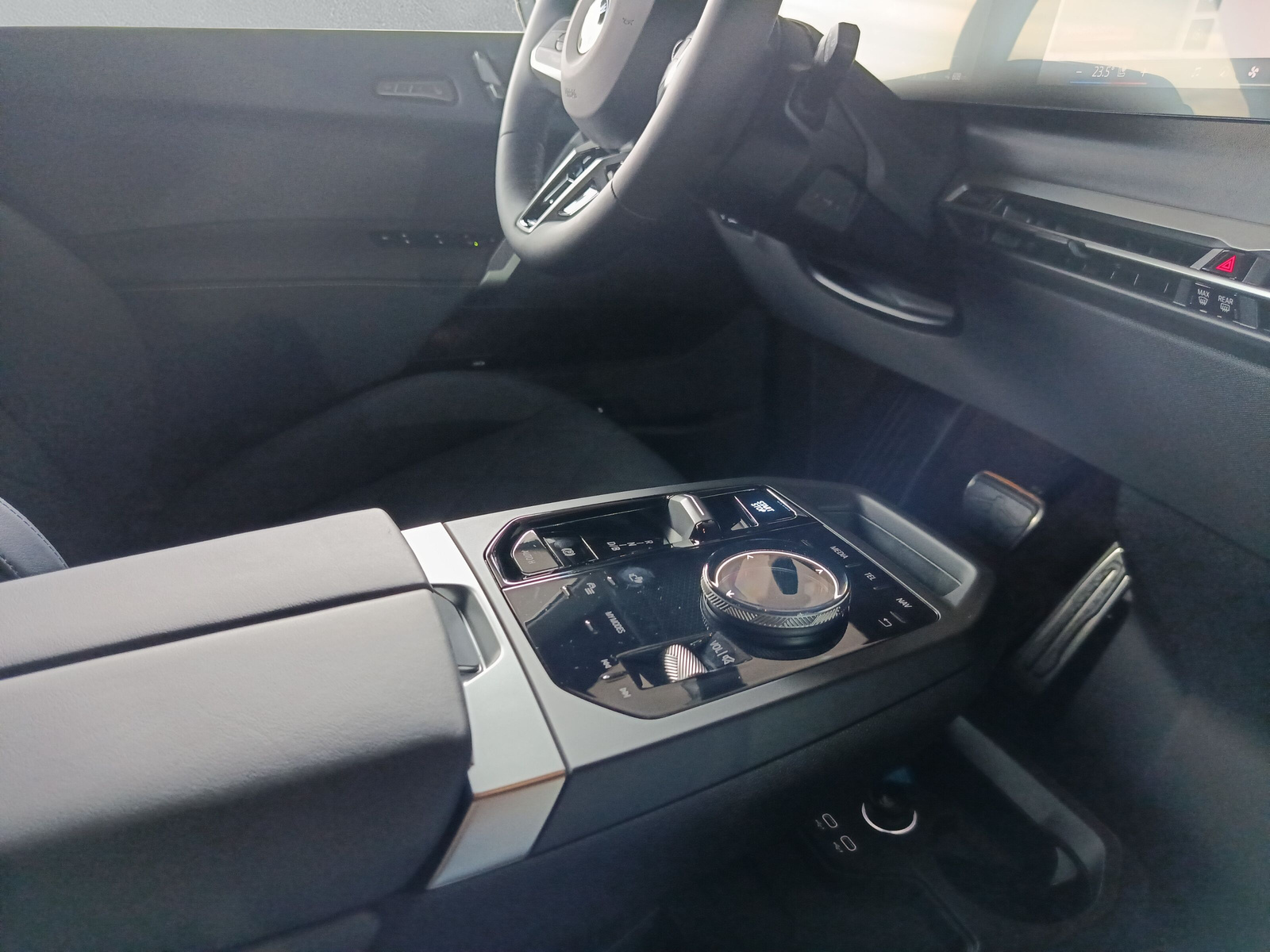 BMW iX xDrive60 M Sport Pro**Action de leasing à 0.9%**-image-14