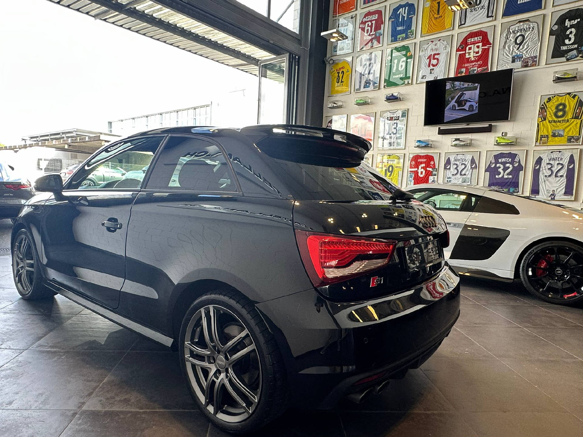 AUDI S1 2.0 TFSI quattro-showroom-element-3