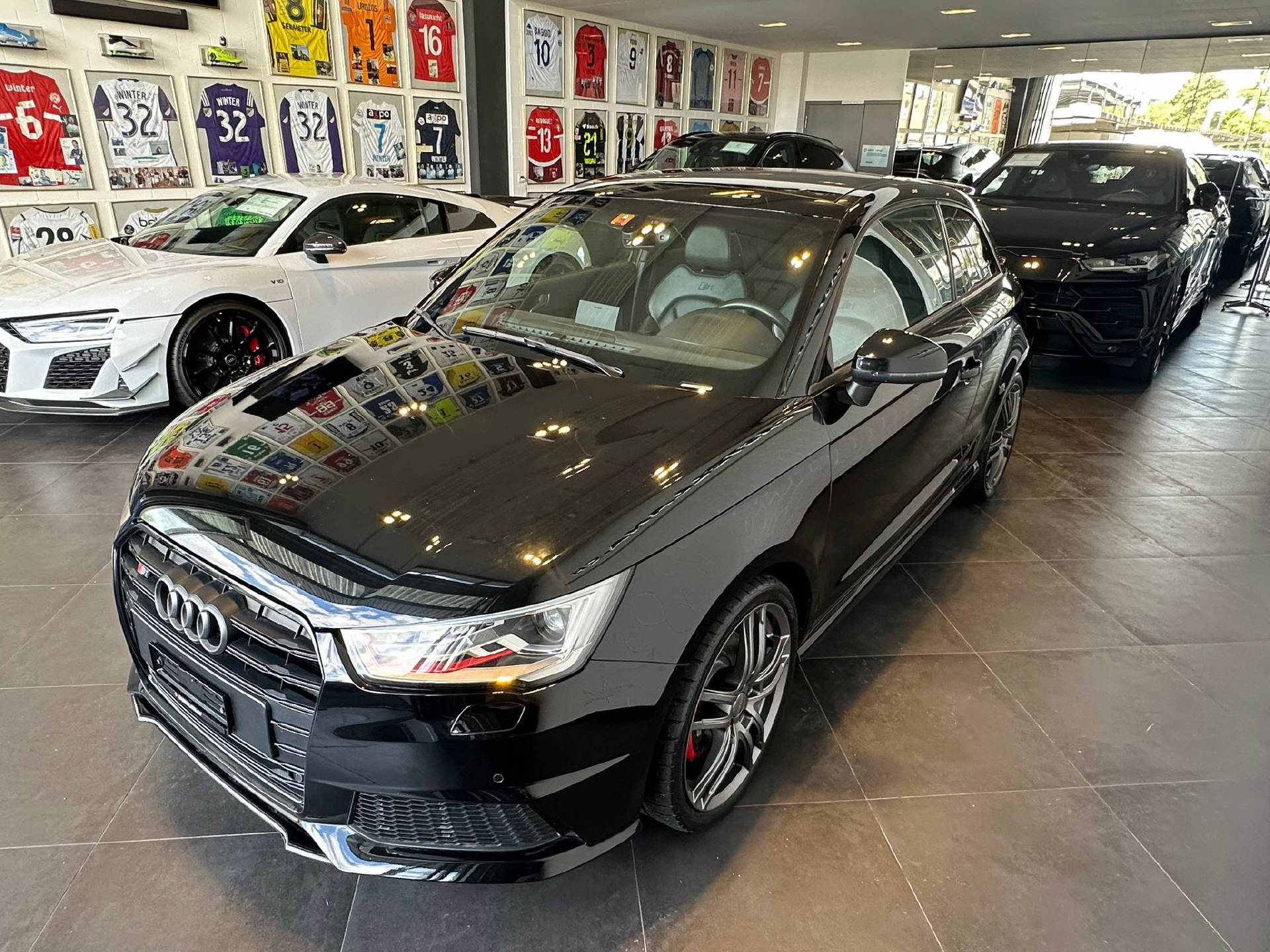 AUDI S1 2.0 TFSI quattro-showroom-element-1