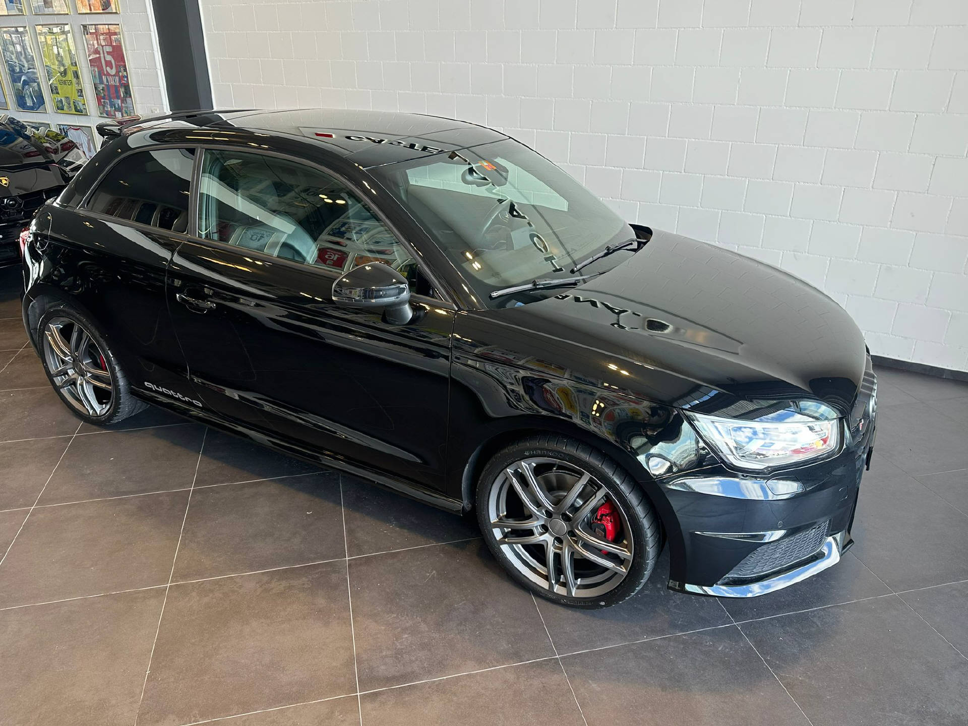 AUDI S1 2.0 TFSI quattro-showroom-element-2