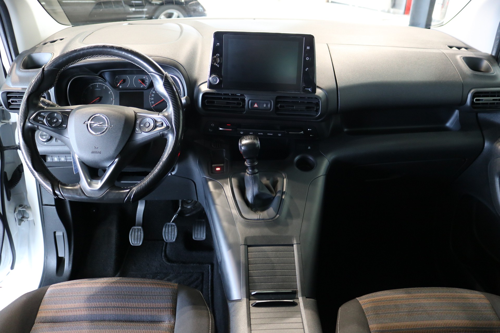 OPEL Combo Life 1.2 Innovation-showroom-element-1