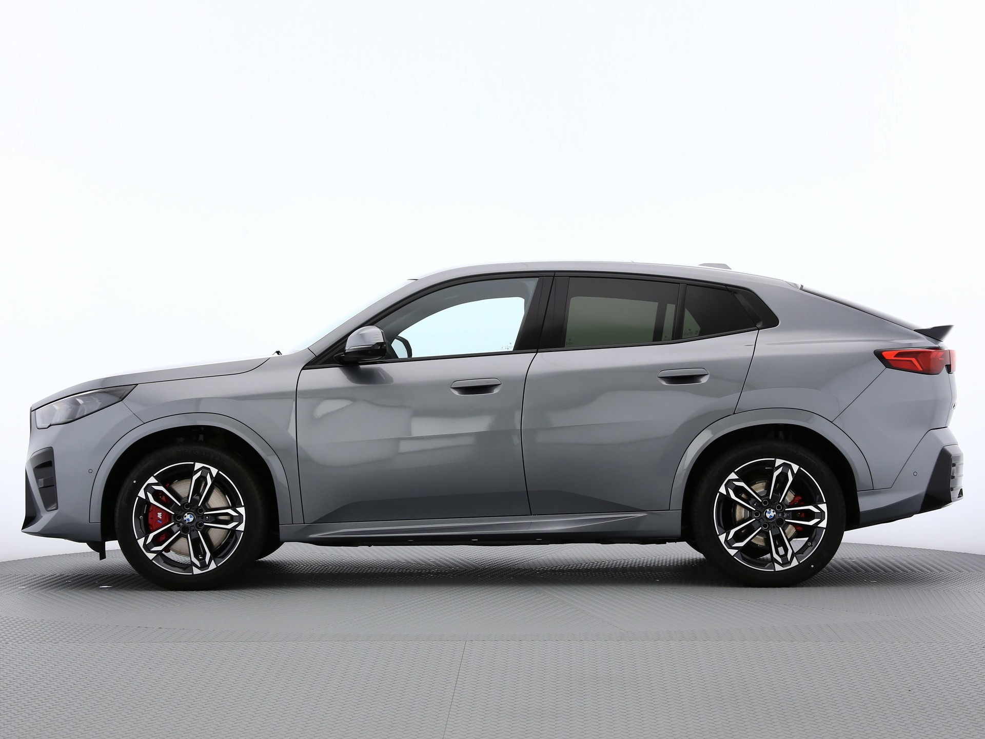 BMW iX2 xDrive30-showroom-element-2