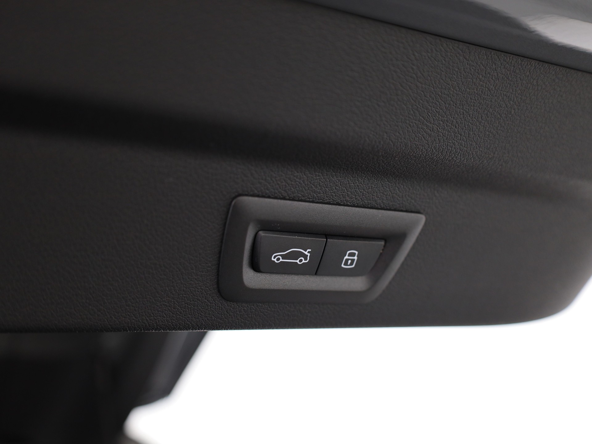 BMW iX2 xDrive30-image-8
