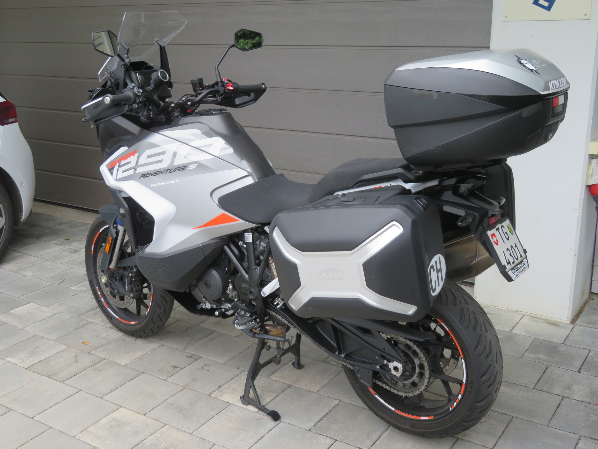 KTM 1290 Super Adventure S-image-1