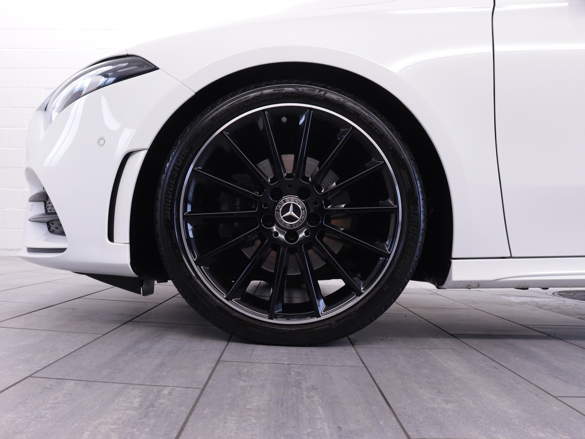 MERCEDES-BENZ A 180 AMG Line-image-13