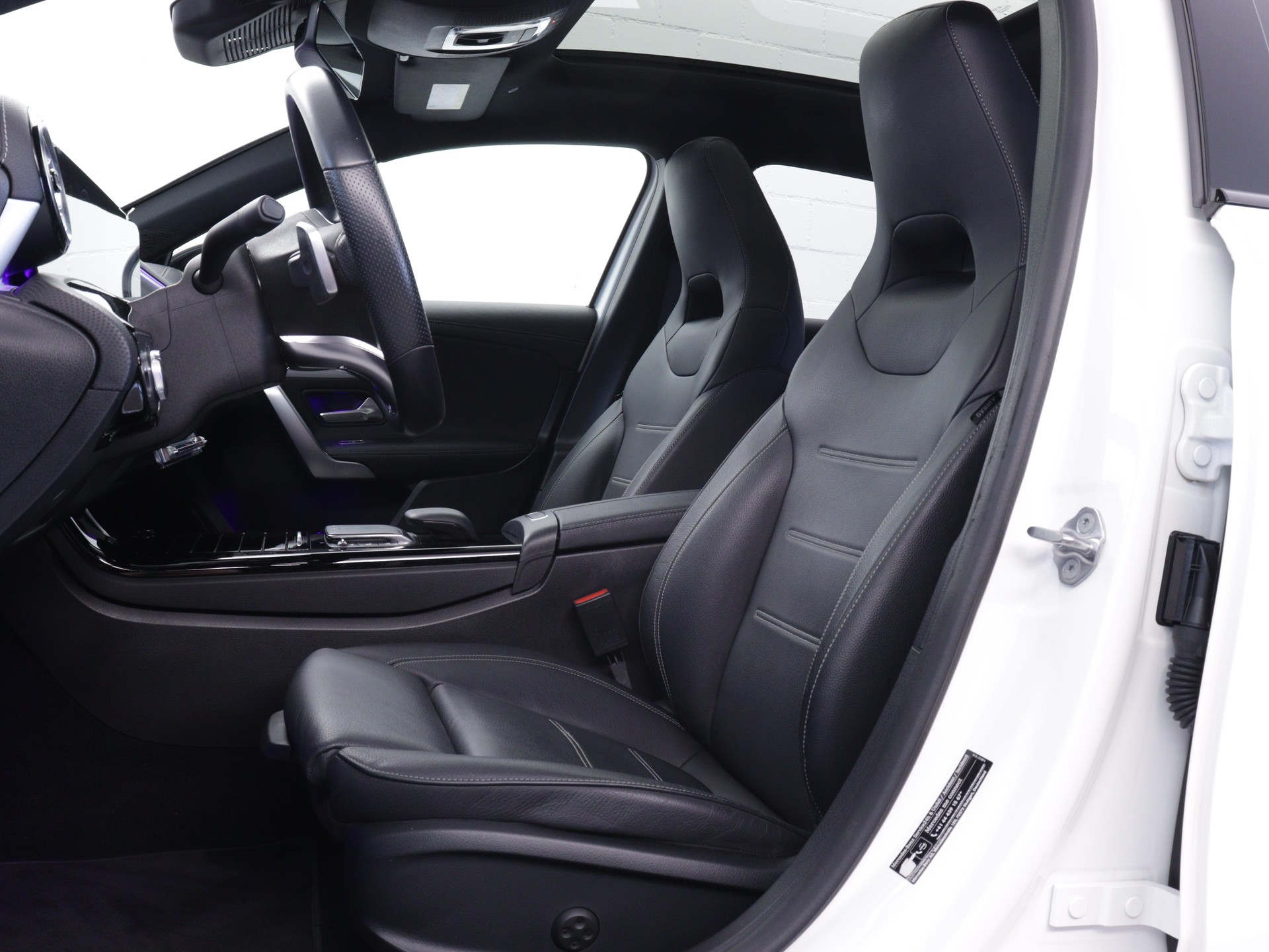 MERCEDES-BENZ A 180 AMG Line-image-7