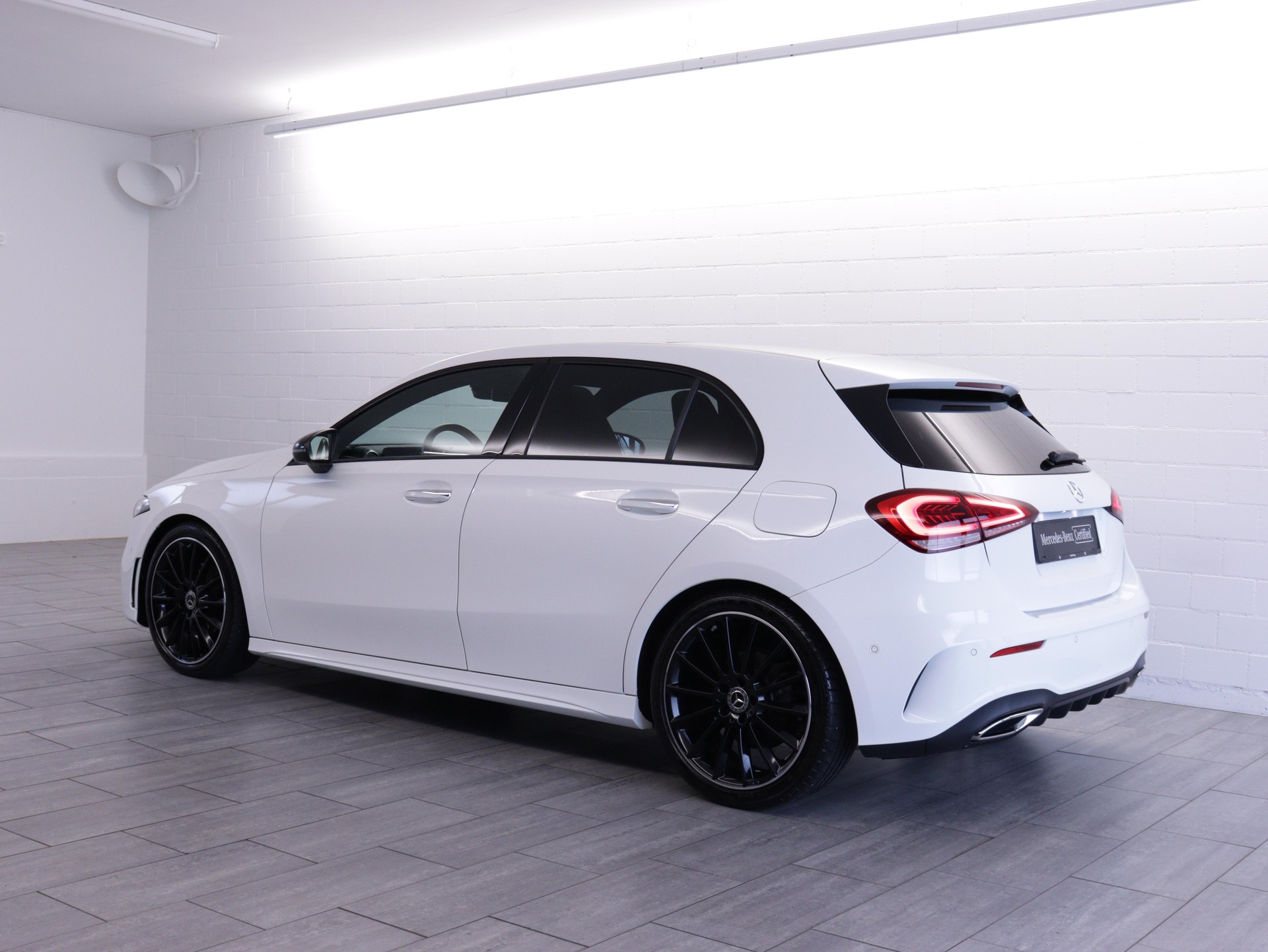 MERCEDES-BENZ A 180 AMG Line-showroom-element-2