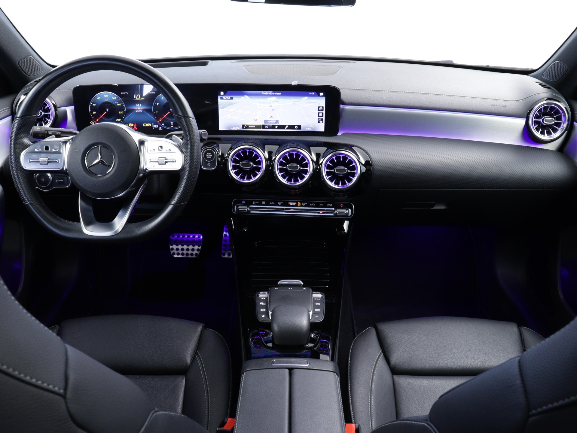 MERCEDES-BENZ A 180 AMG Line-image-4