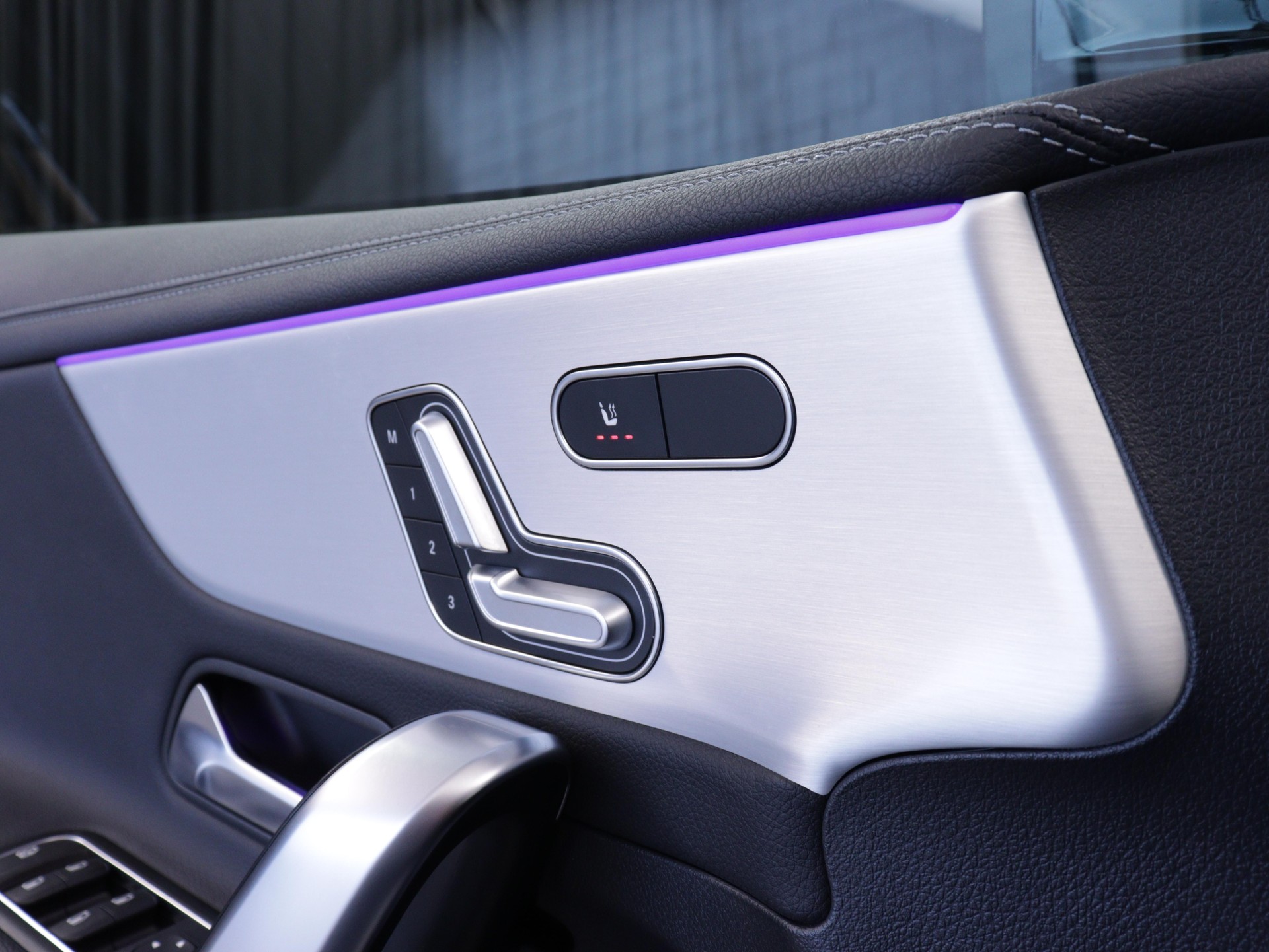 MERCEDES-BENZ A 180 AMG Line-image-9