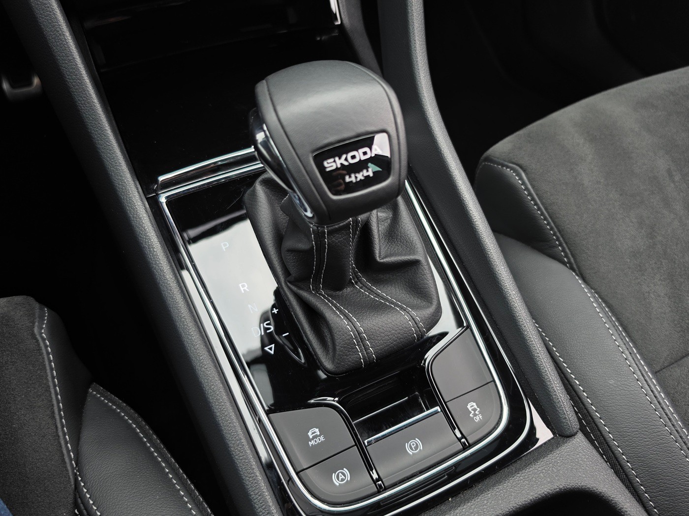 SKODA Karoq 2.0 TSI SportLine 4x4 DSG-image-12