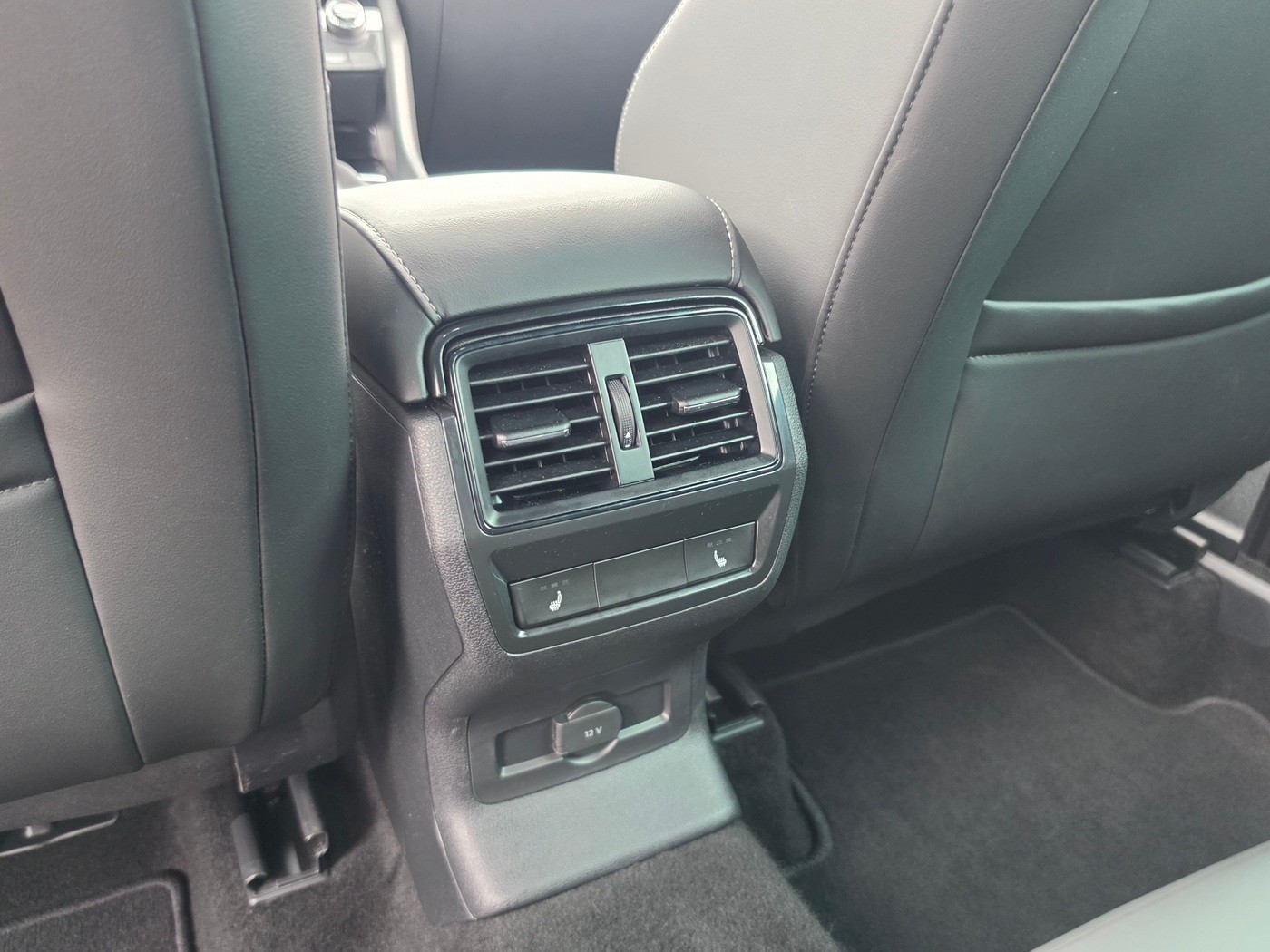 SKODA Karoq 2.0 TSI SportLine 4x4 DSG-image-18