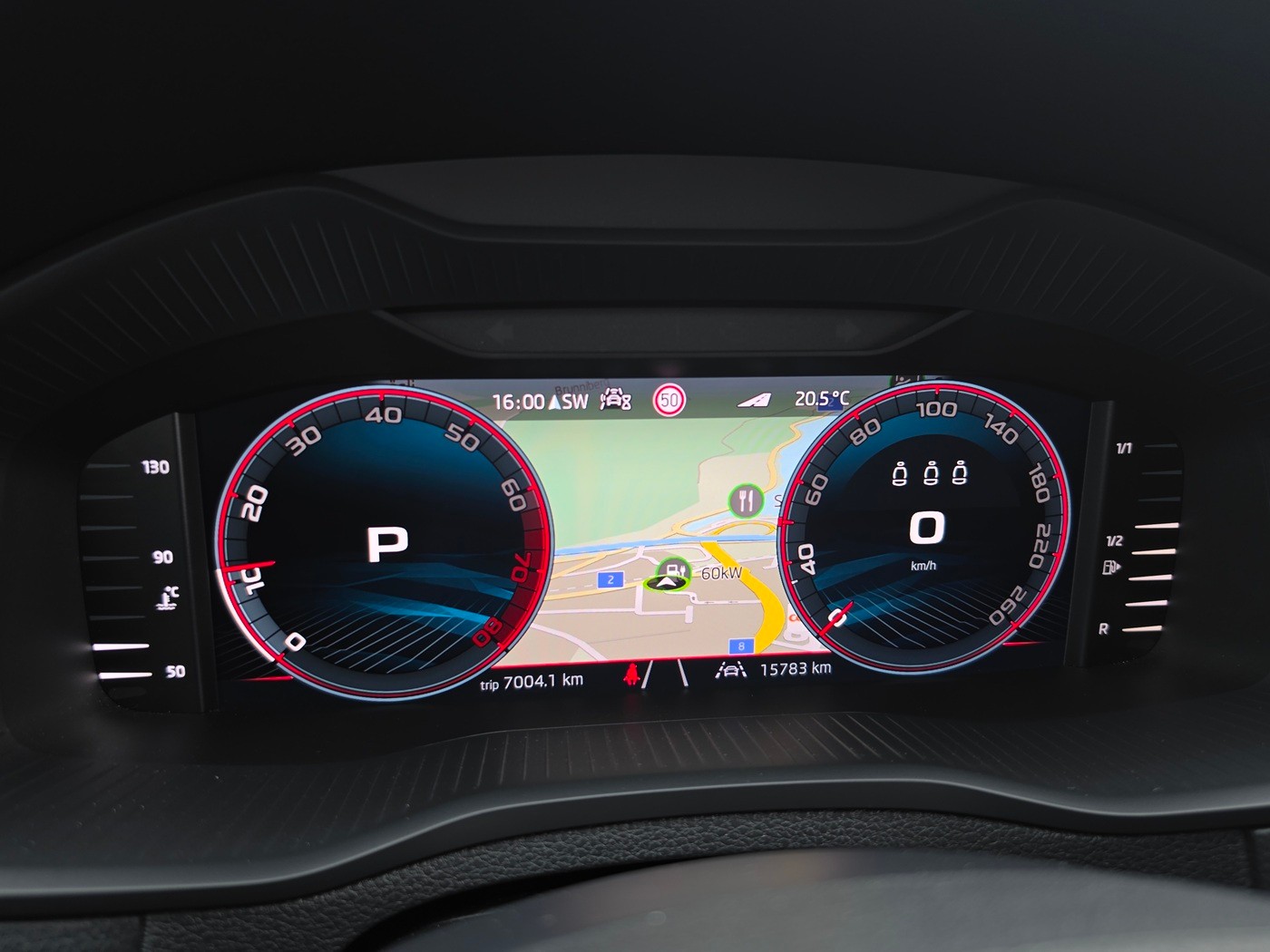 SKODA Karoq 2.0 TSI SportLine 4x4 DSG-image-16
