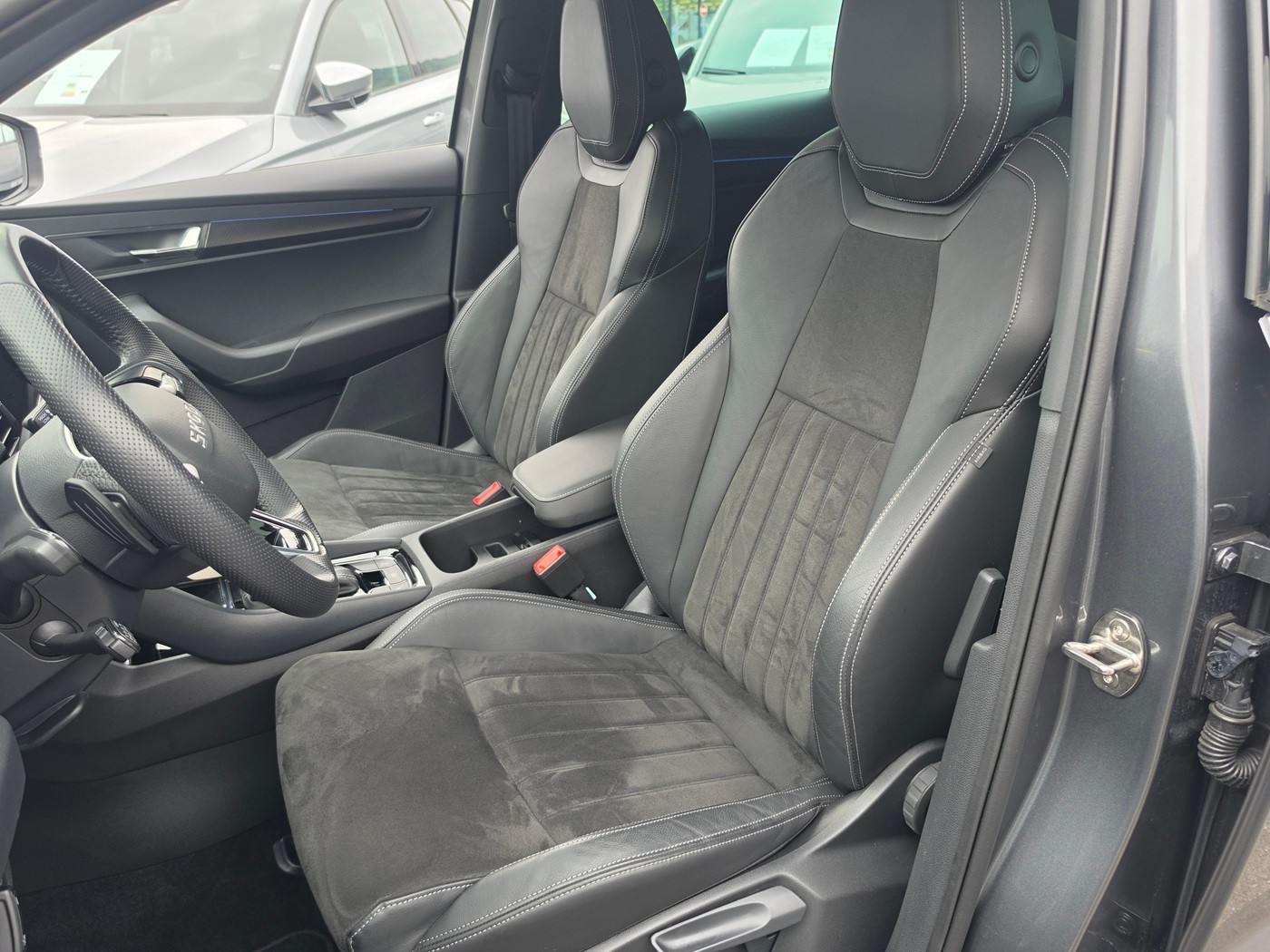SKODA Karoq 2.0 TSI SportLine 4x4 DSG-image-7