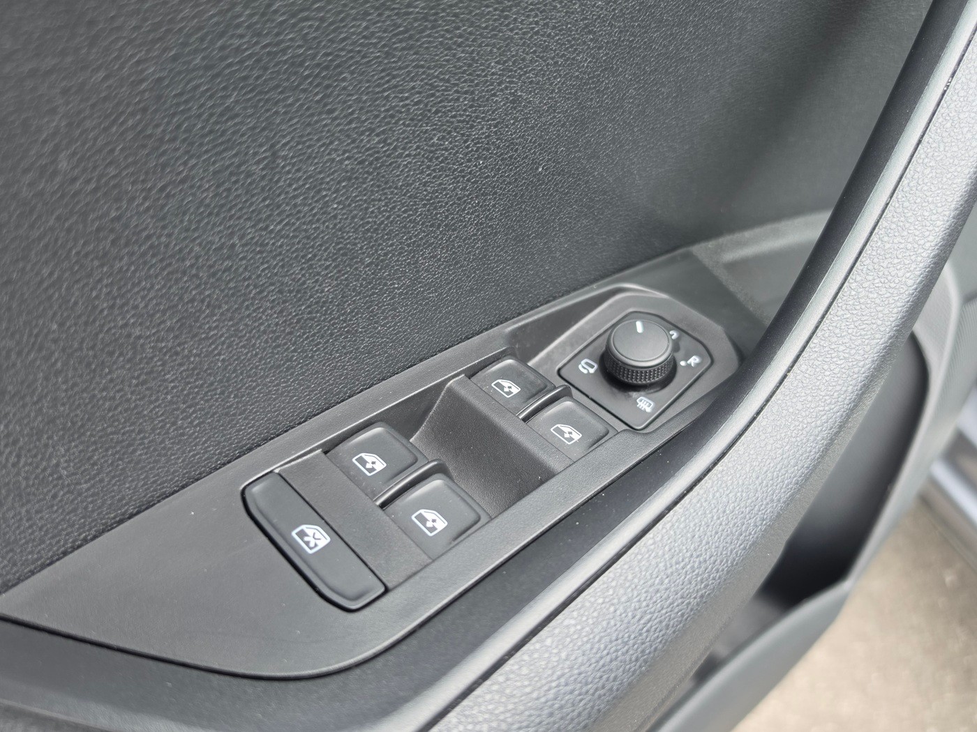SKODA Karoq 2.0 TSI SportLine 4x4 DSG-image-15