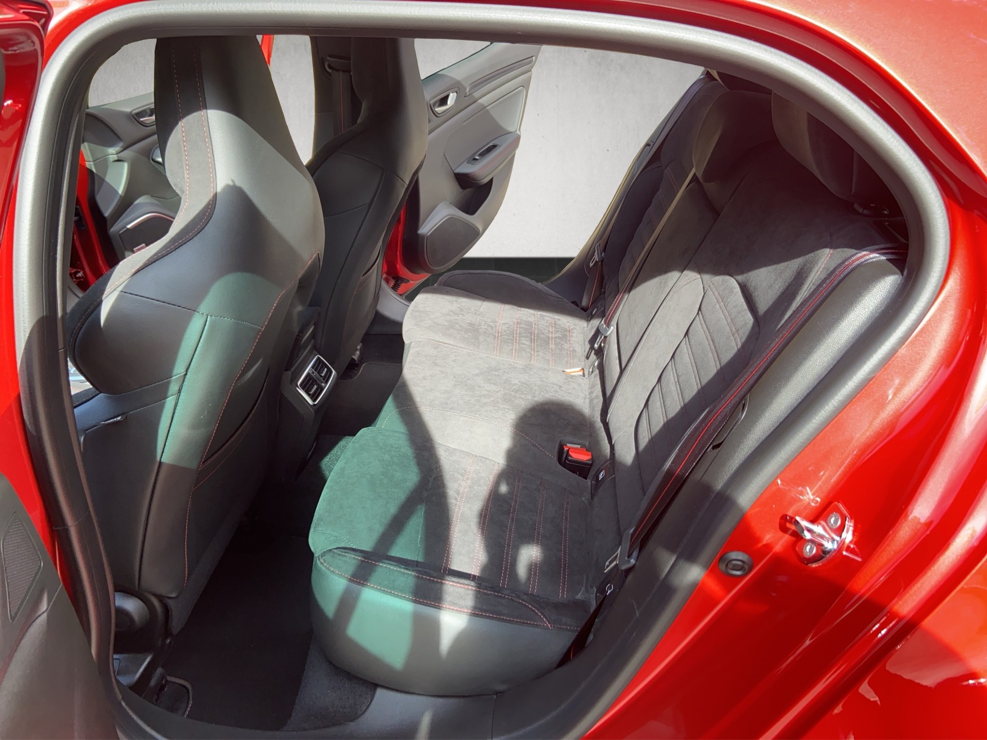 RENAULT Mégane Trophy 300 EDC-image-9