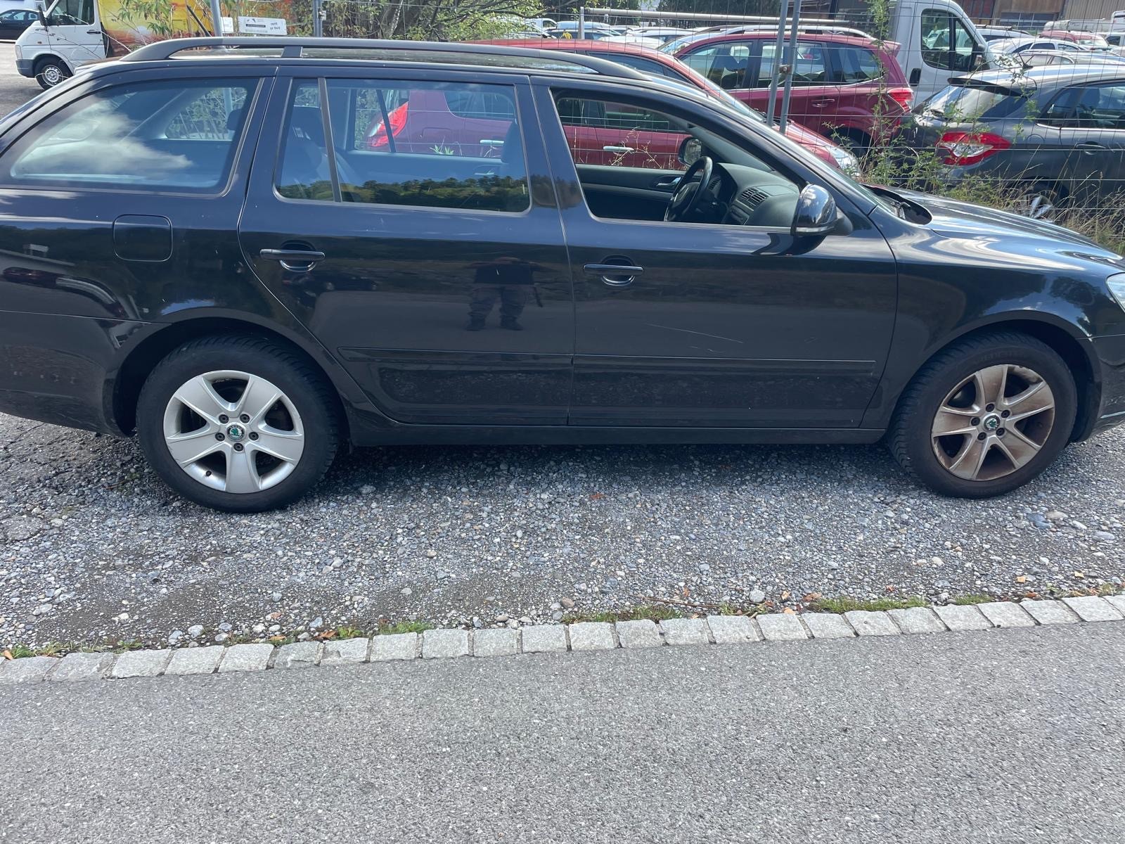 SKODA Octavia Combi 1.8 TSI Laurin & Klement 4x4-image-4