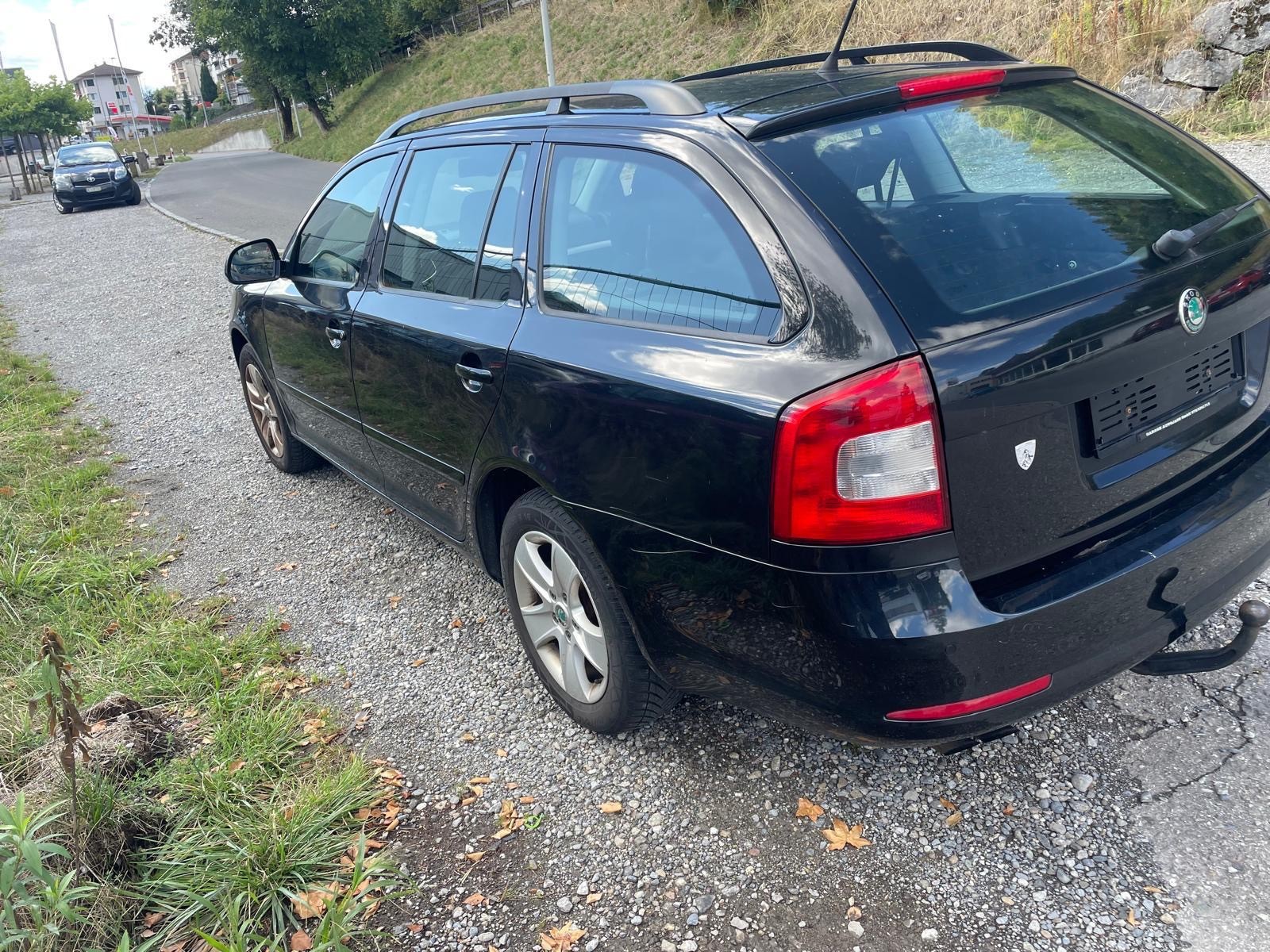 SKODA Octavia Combi 1.8 TSI Laurin & Klement 4x4-showroom-element-2