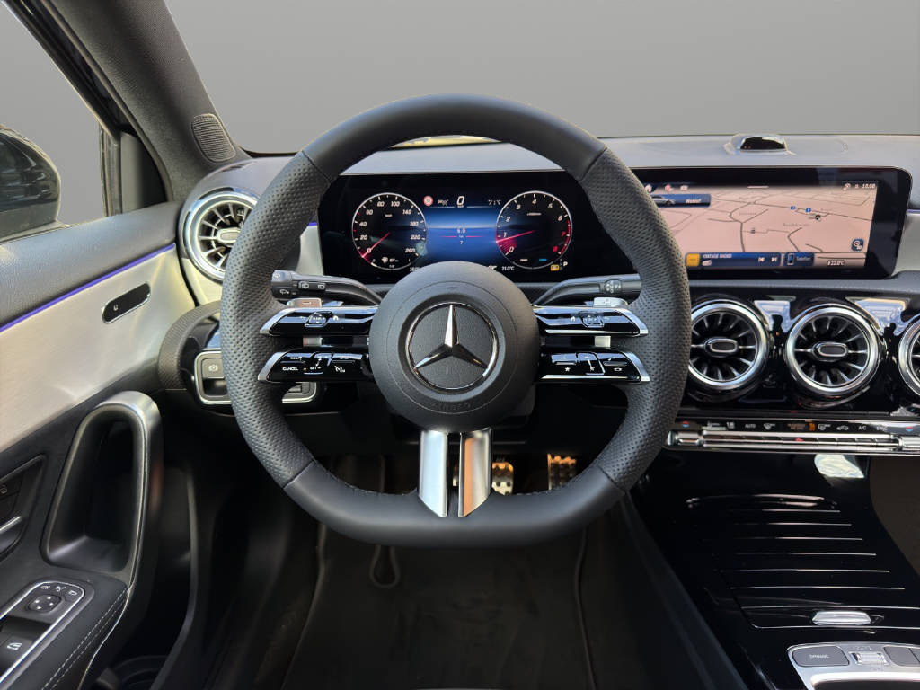 MERCEDES-BENZ A 220 AMG Line 4matic-image-9