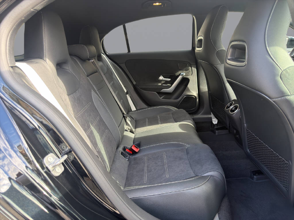 MERCEDES-BENZ A 220 AMG Line 4matic-image-14
