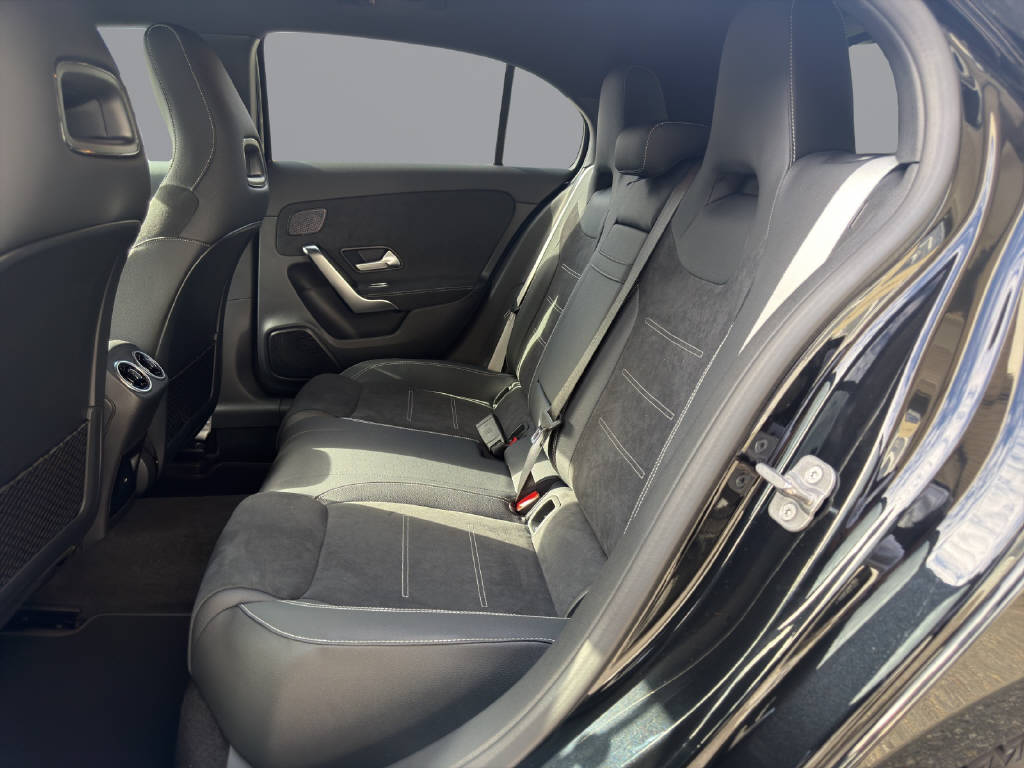 MERCEDES-BENZ A 220 AMG Line 4matic-image-13