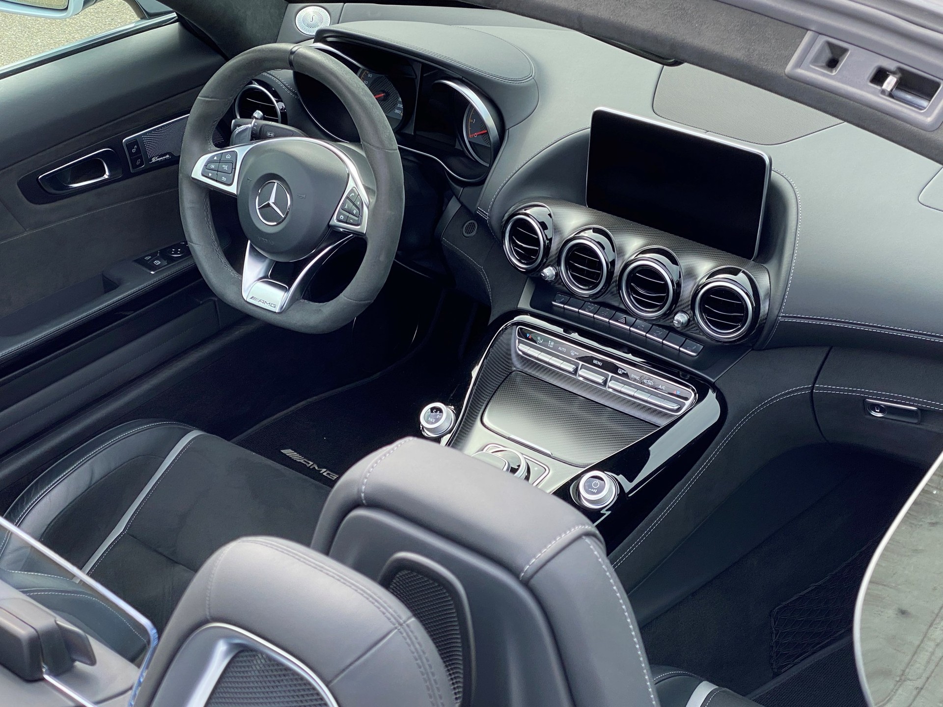 MERCEDES-BENZ AMG GT C Roadster Speedshift DCT-image-12