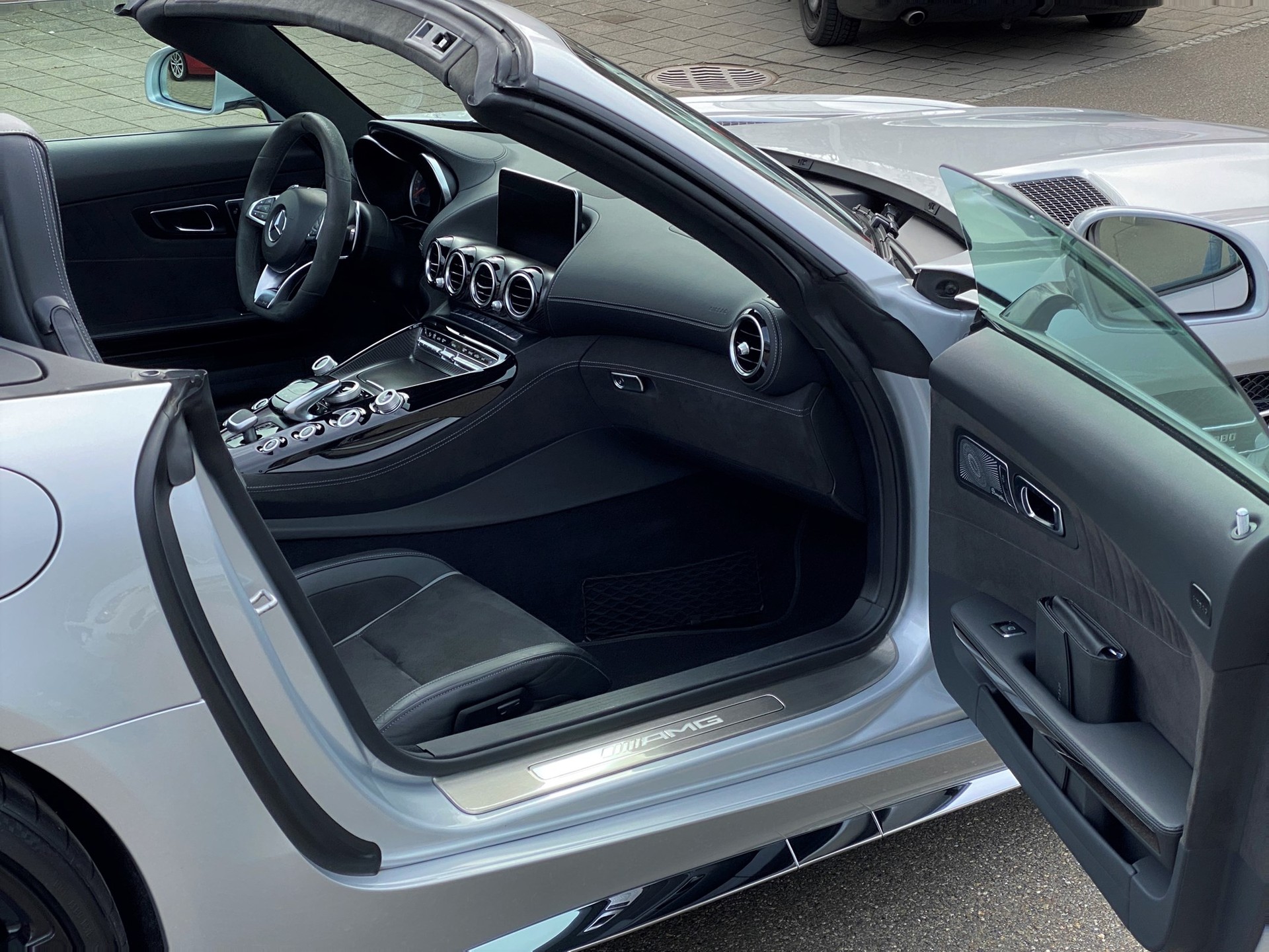 MERCEDES-BENZ AMG GT C Roadster Speedshift DCT-image-14