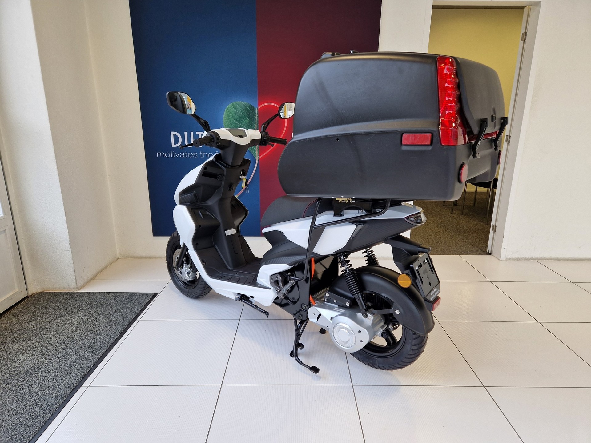 UGBEST UGB Elektroroller R3S - 85Km/h-image-2