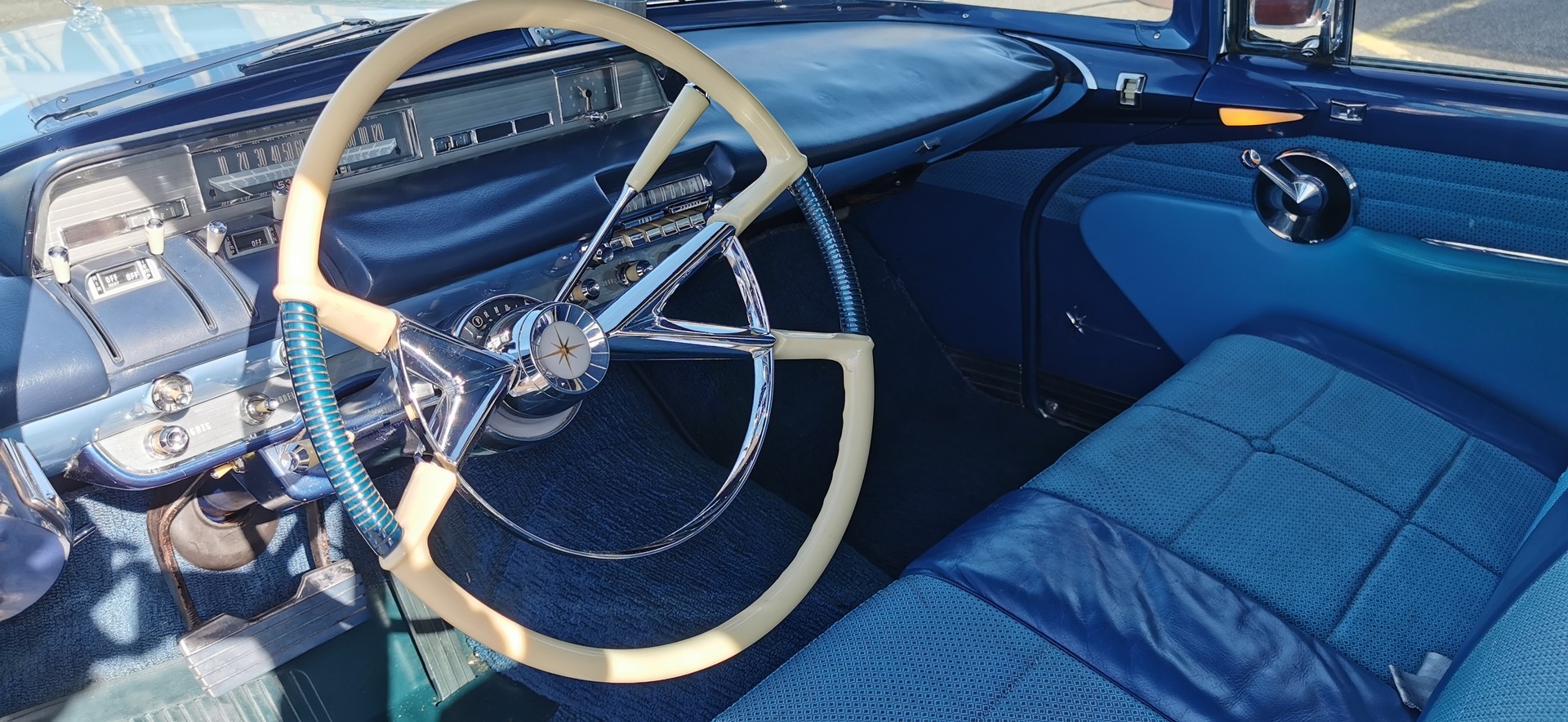 LINCOLN 1957 Lincoln Premiere 4dr HT – Atemberaubendes, komplett originales Auto – nur 15.600 Originalmeilen!-image-7