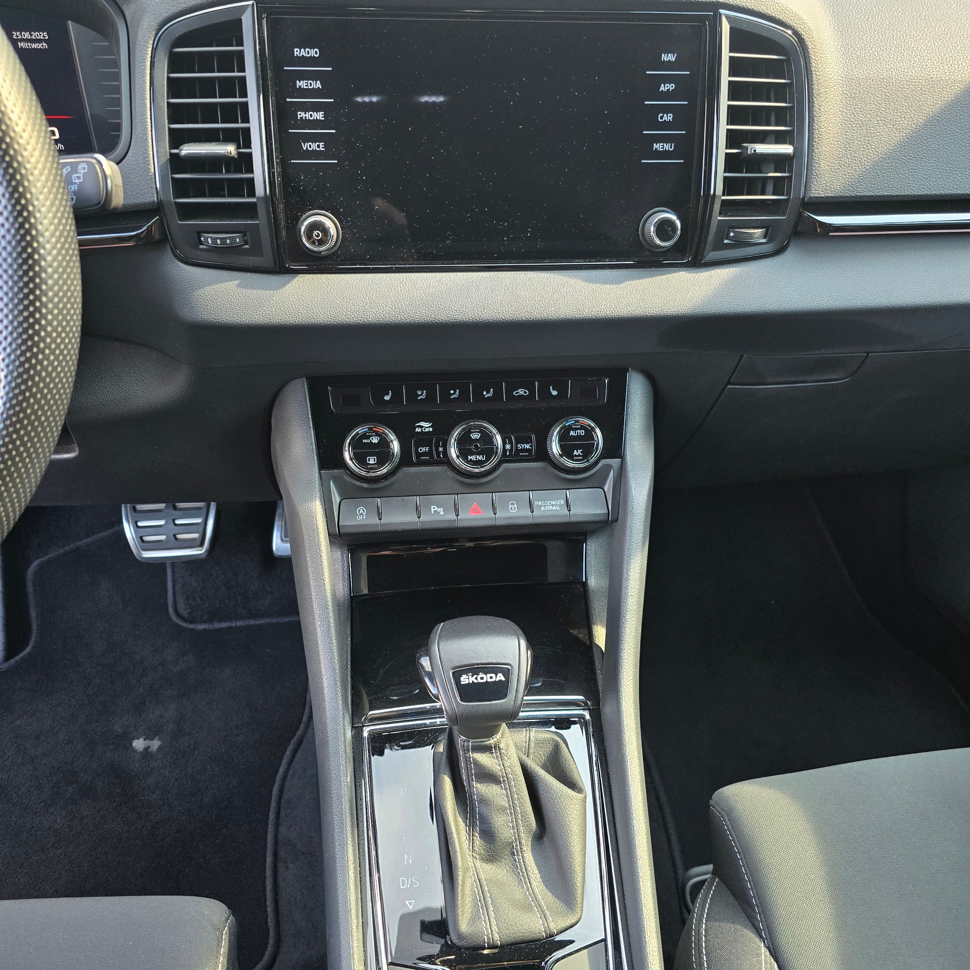 SKODA Karoq 1.5 TSI SportLine DSG-image-10