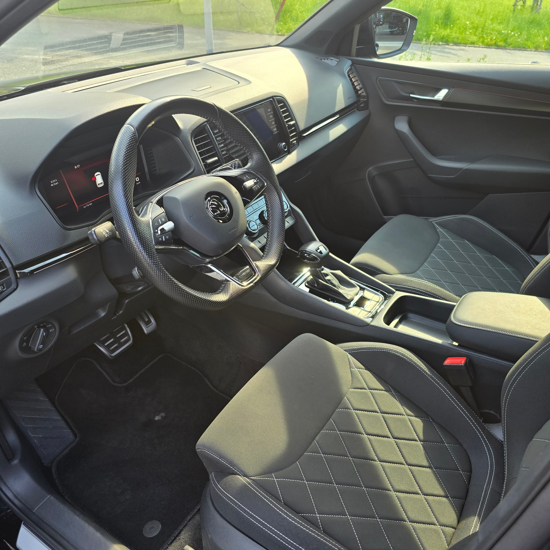 SKODA Karoq 1.5 TSI SportLine DSG-image-8