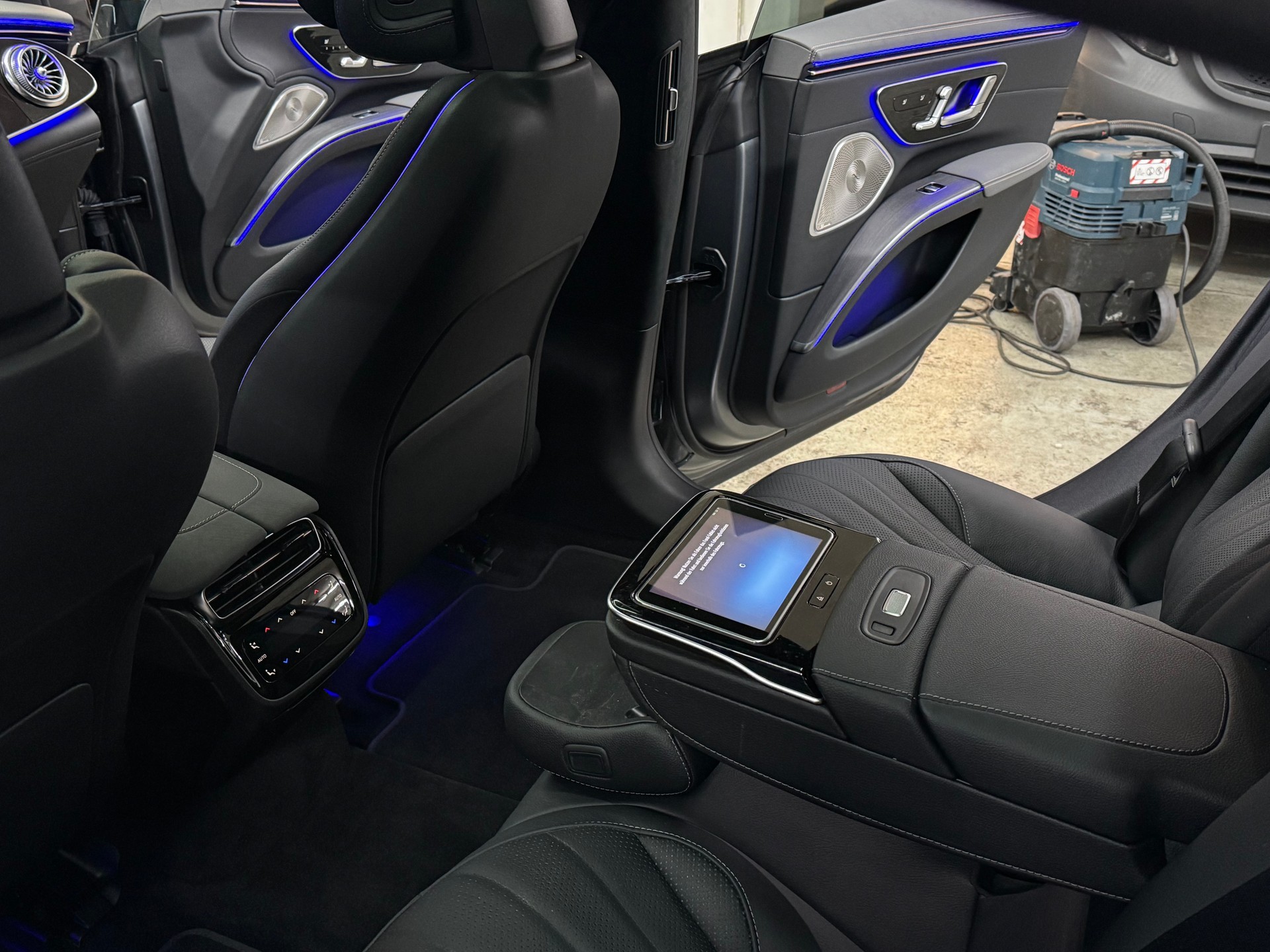 MERCEDES-BENZ EQS 580 4Matic Electric Art Line-image-15