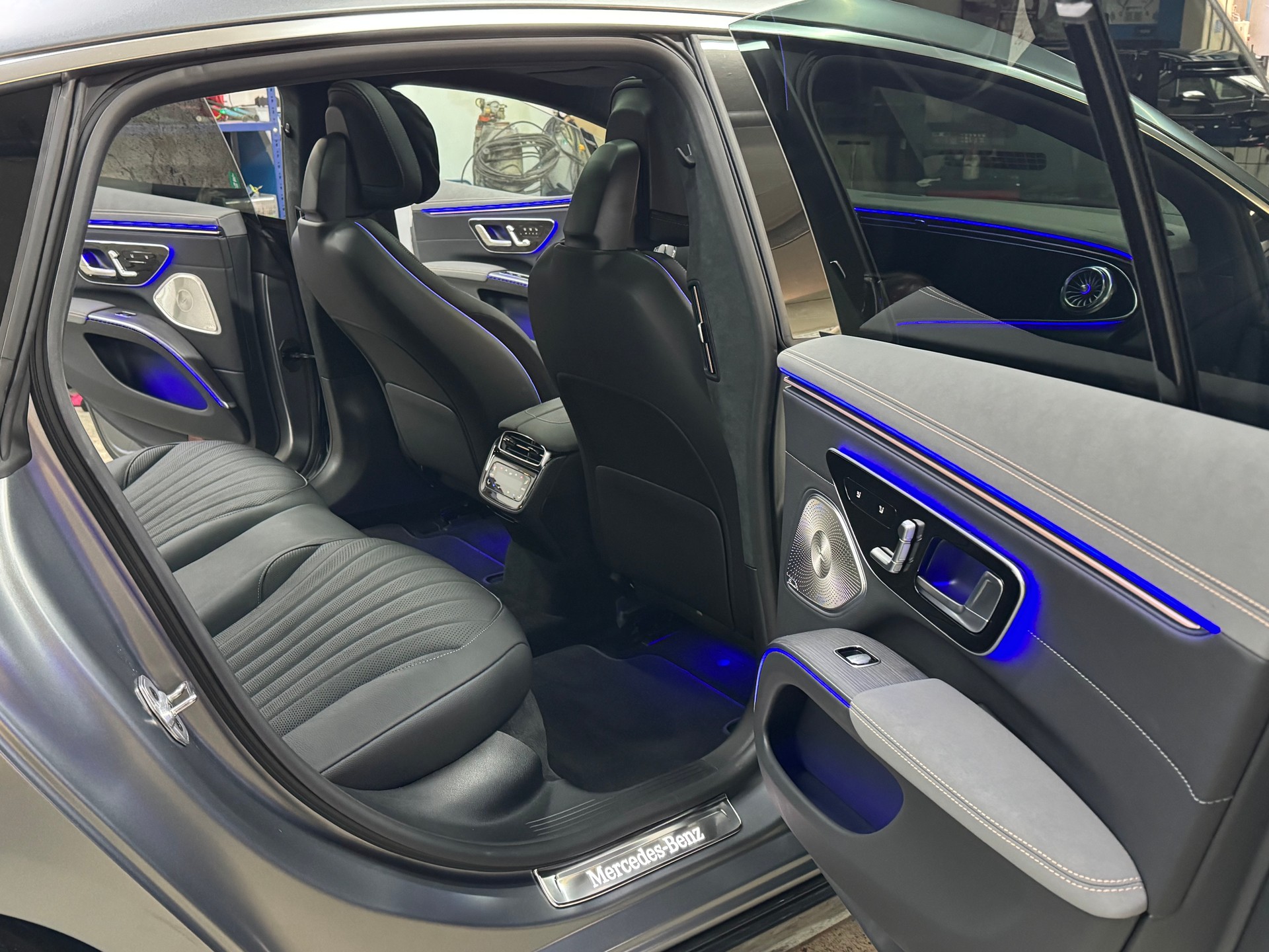MERCEDES-BENZ EQS 580 4Matic Electric Art Line-image-10