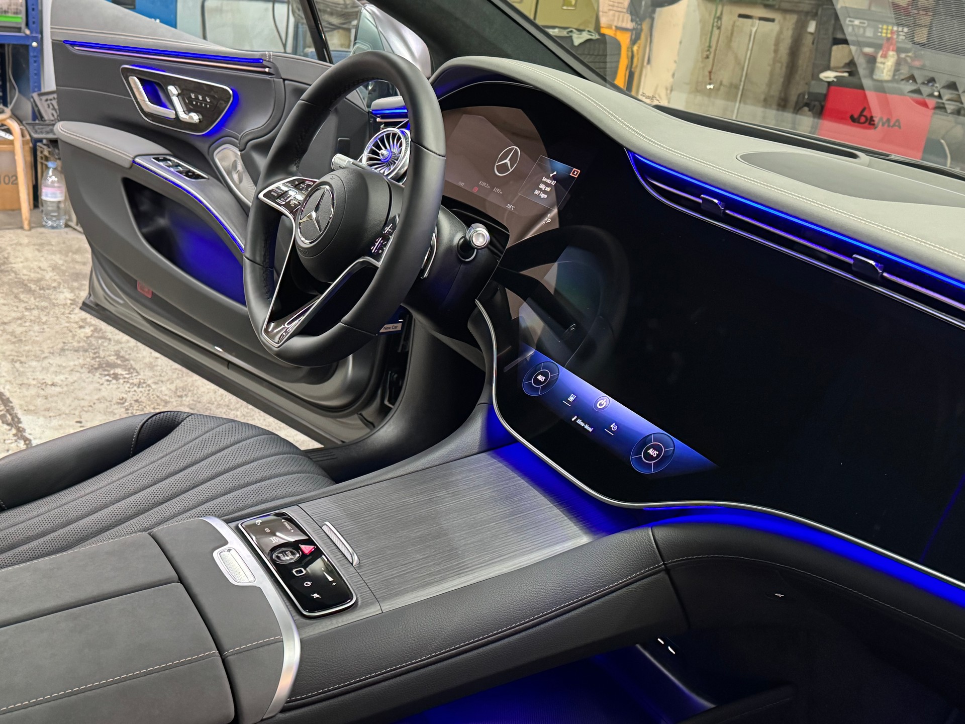 MERCEDES-BENZ EQS 580 4Matic Electric Art Line-image-8