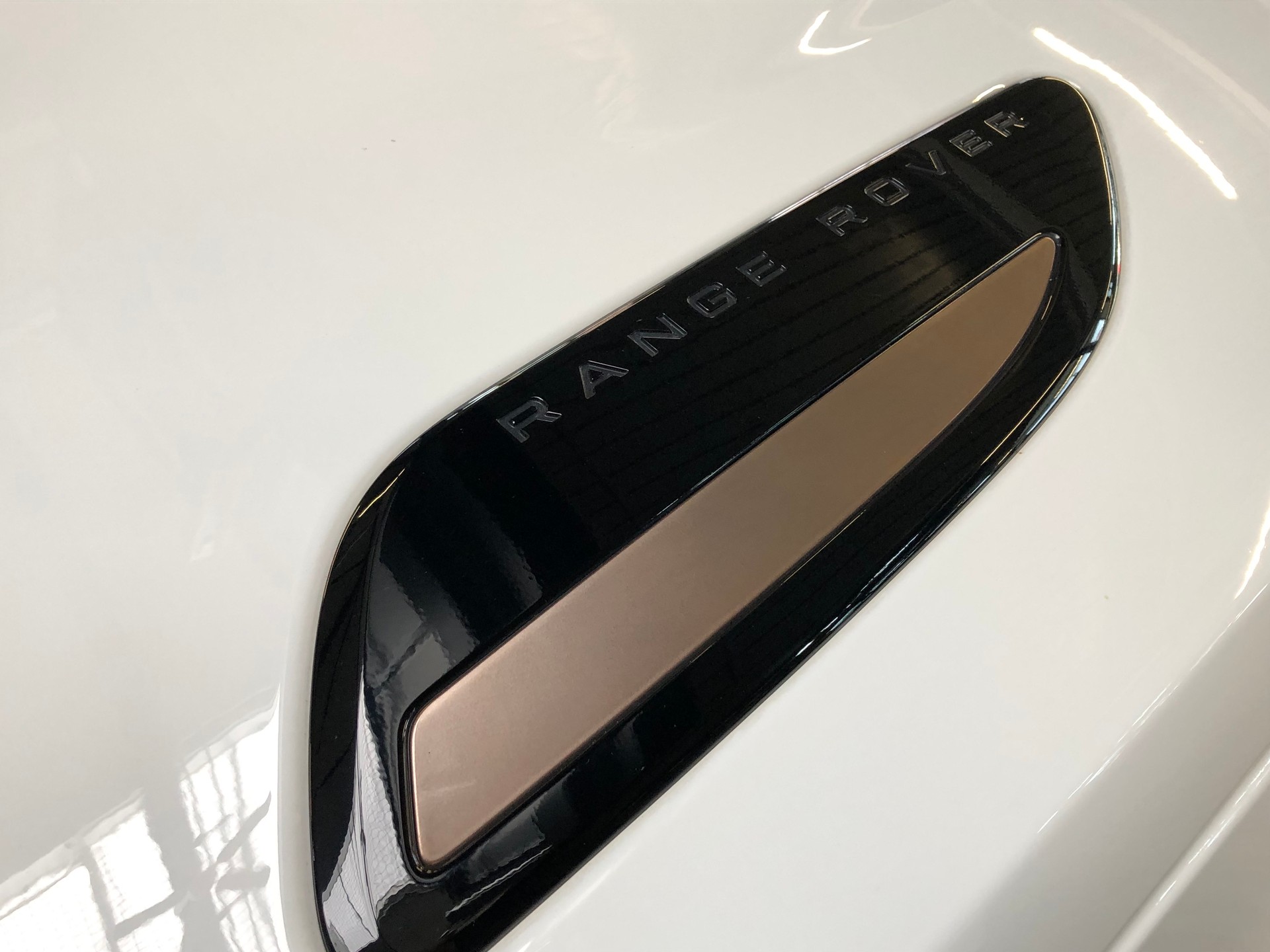 LAND ROVER Range Rover Velar R-Dynamic D 300 S Automatic-image-29