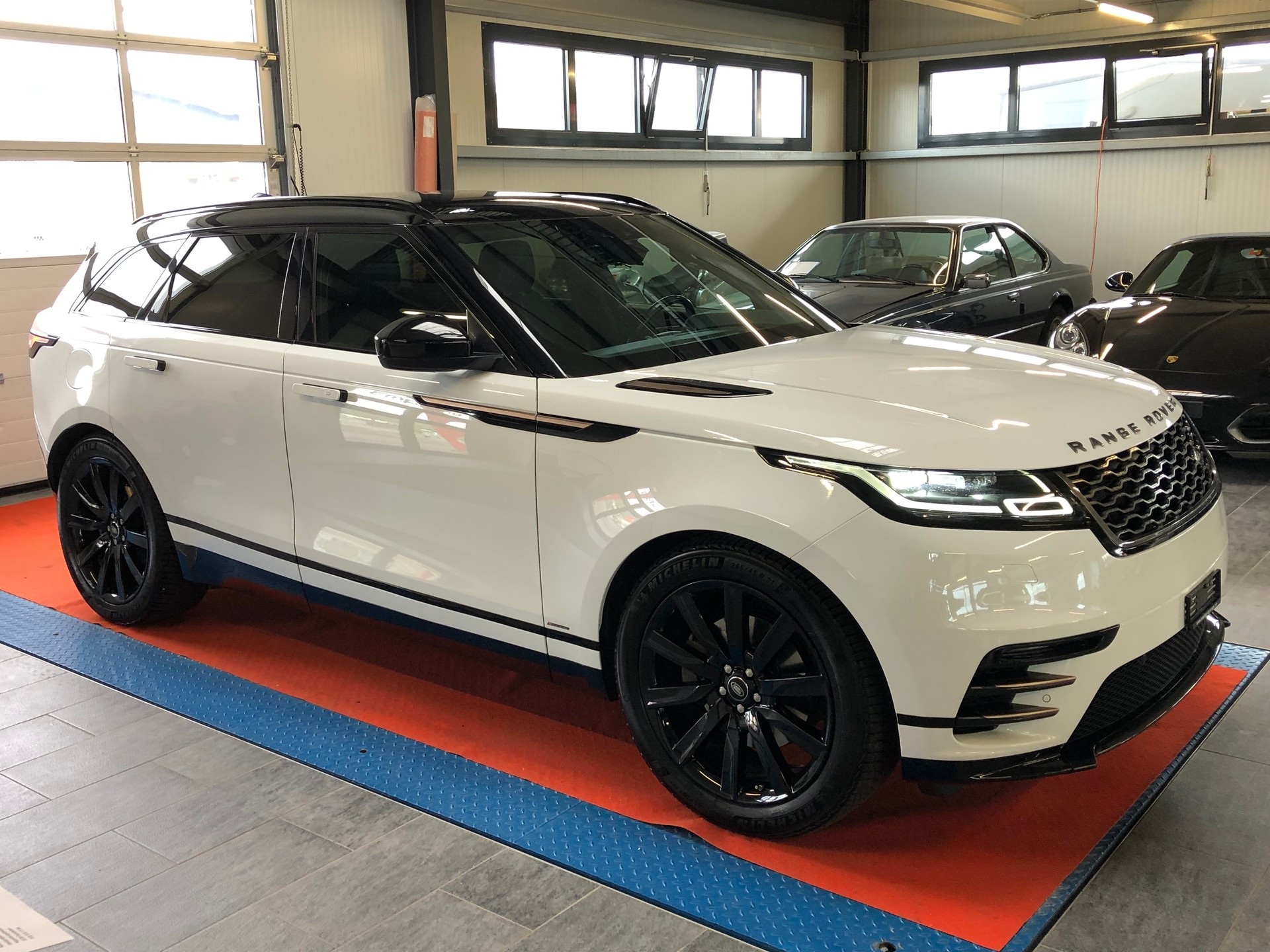 LAND ROVER Range Rover Velar R-Dynamic D 300 S Automatic-image-27