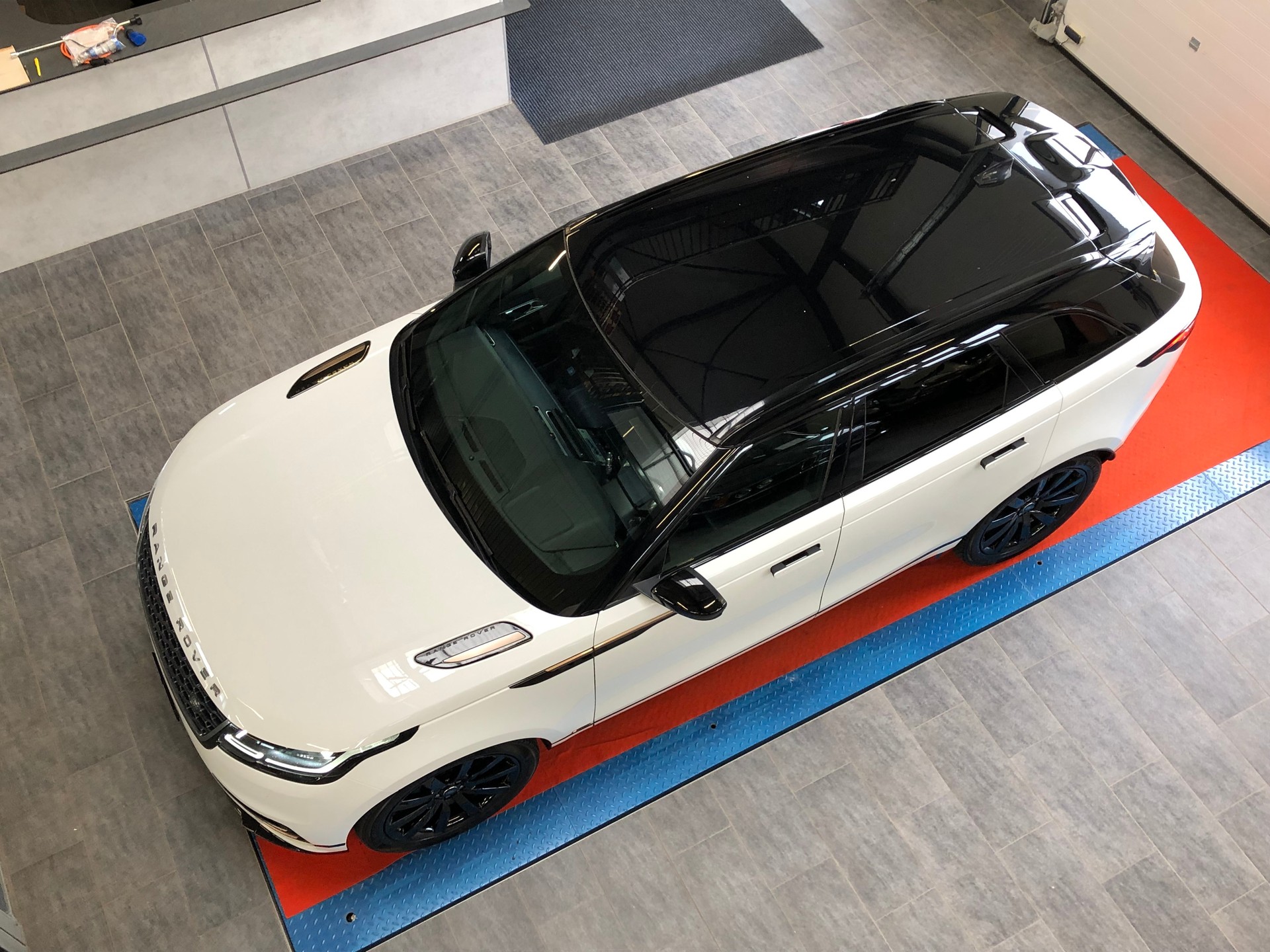 LAND ROVER Range Rover Velar R-Dynamic D 300 S Automatic-image-26