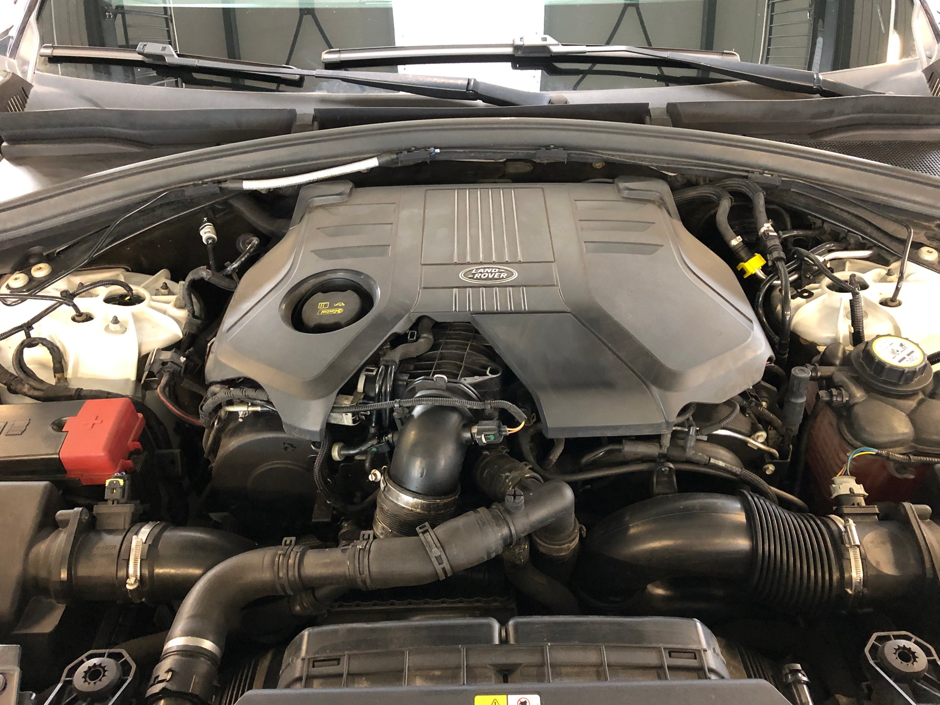 LAND ROVER Range Rover Velar R-Dynamic D 300 S Automatic-image-24