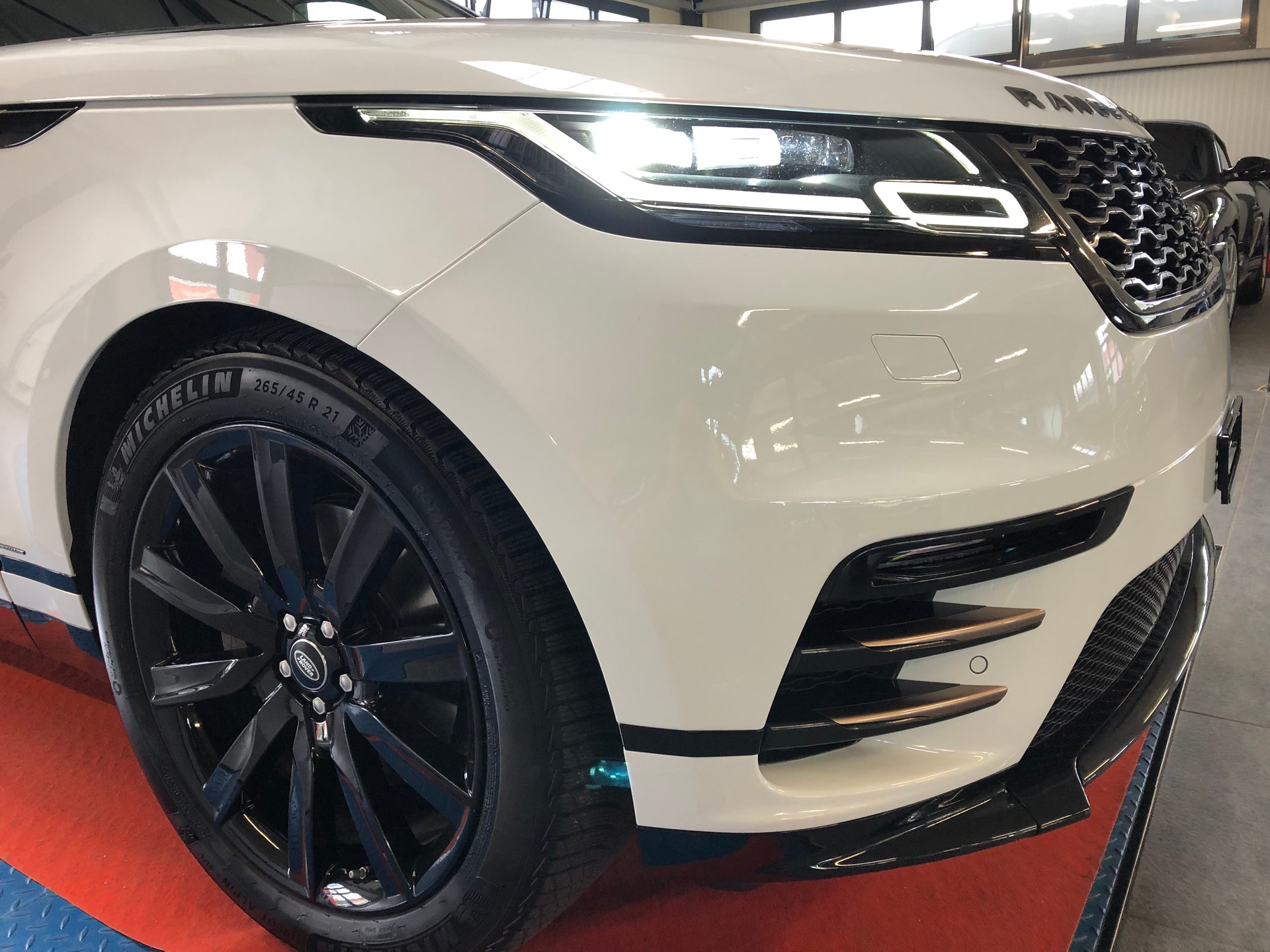 LAND ROVER Range Rover Velar R-Dynamic D 300 S Automatic-showroom-element-1
