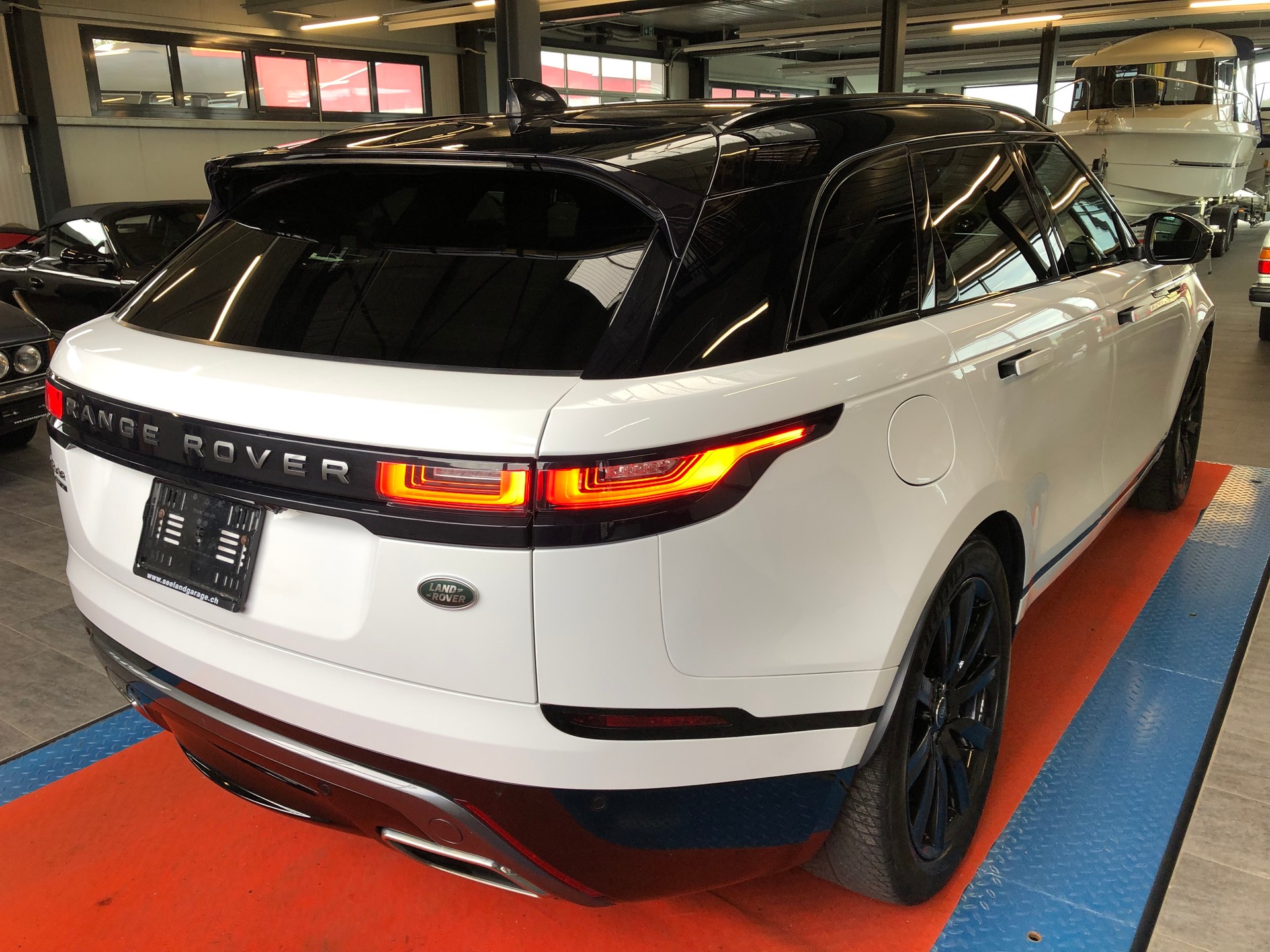 LAND ROVER Range Rover Velar R-Dynamic D 300 S Automatic-image-8
