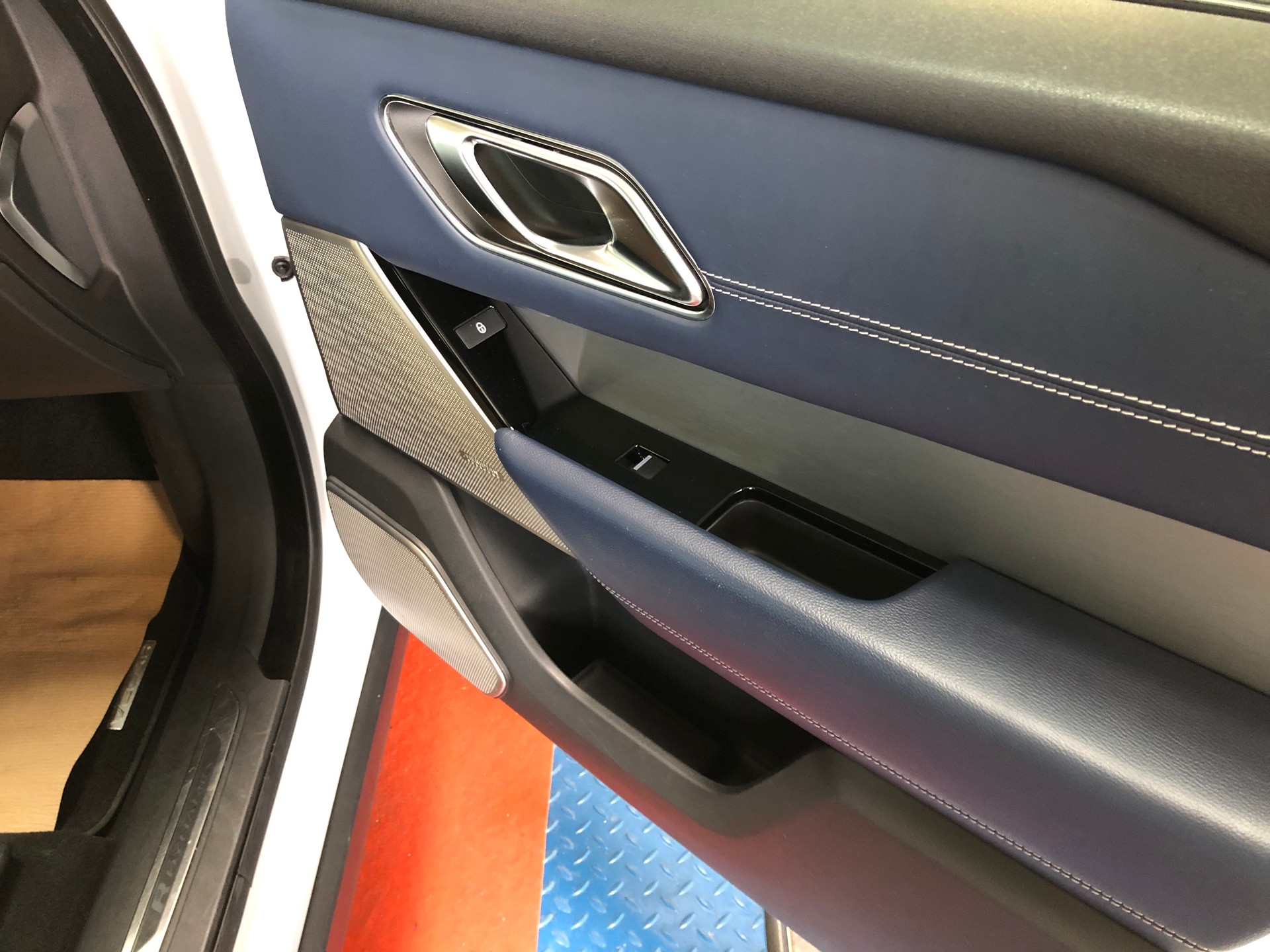 LAND ROVER Range Rover Velar R-Dynamic D 300 S Automatic-image-12