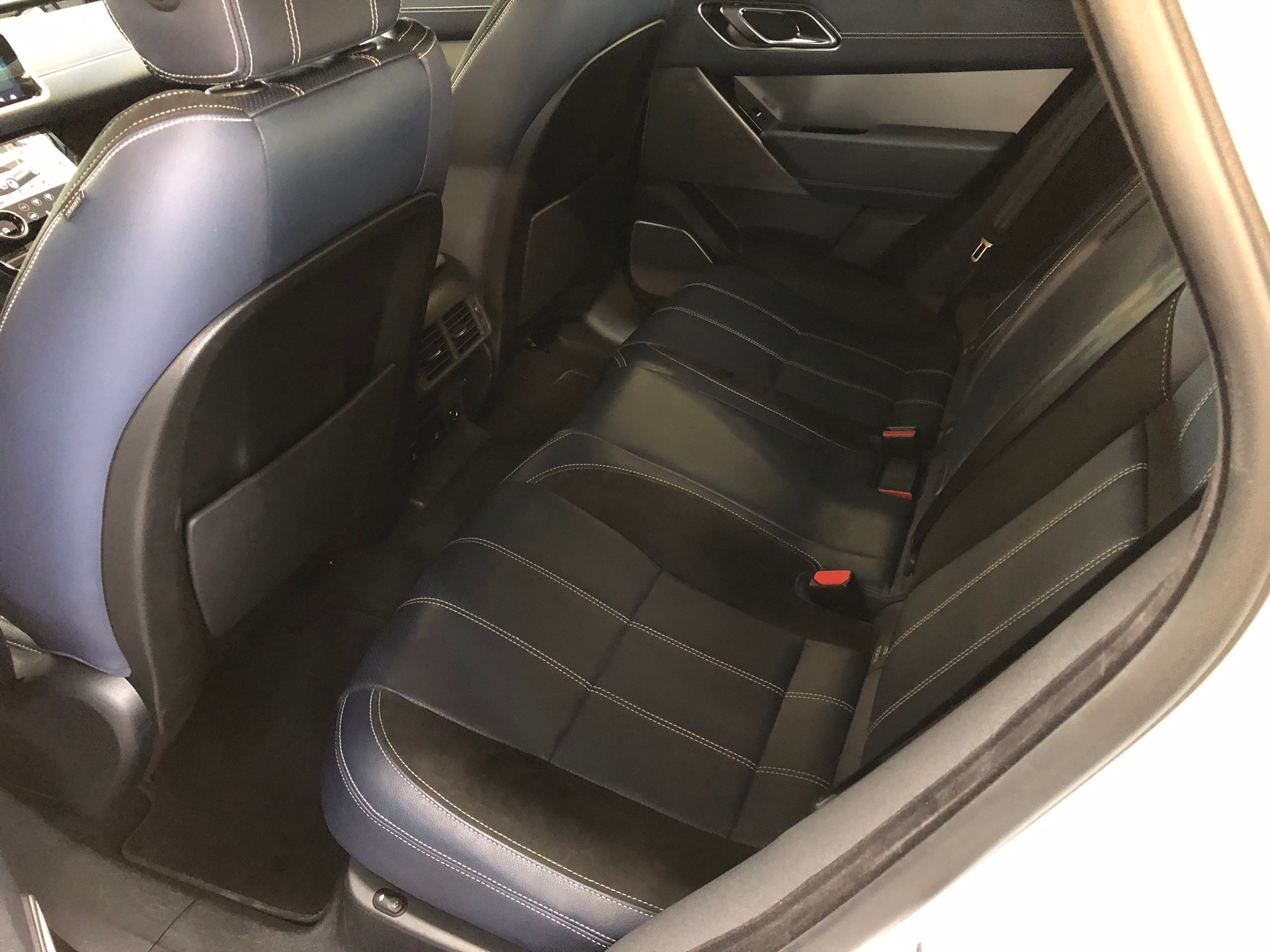 LAND ROVER Range Rover Velar R-Dynamic D 300 S Automatic-image-18
