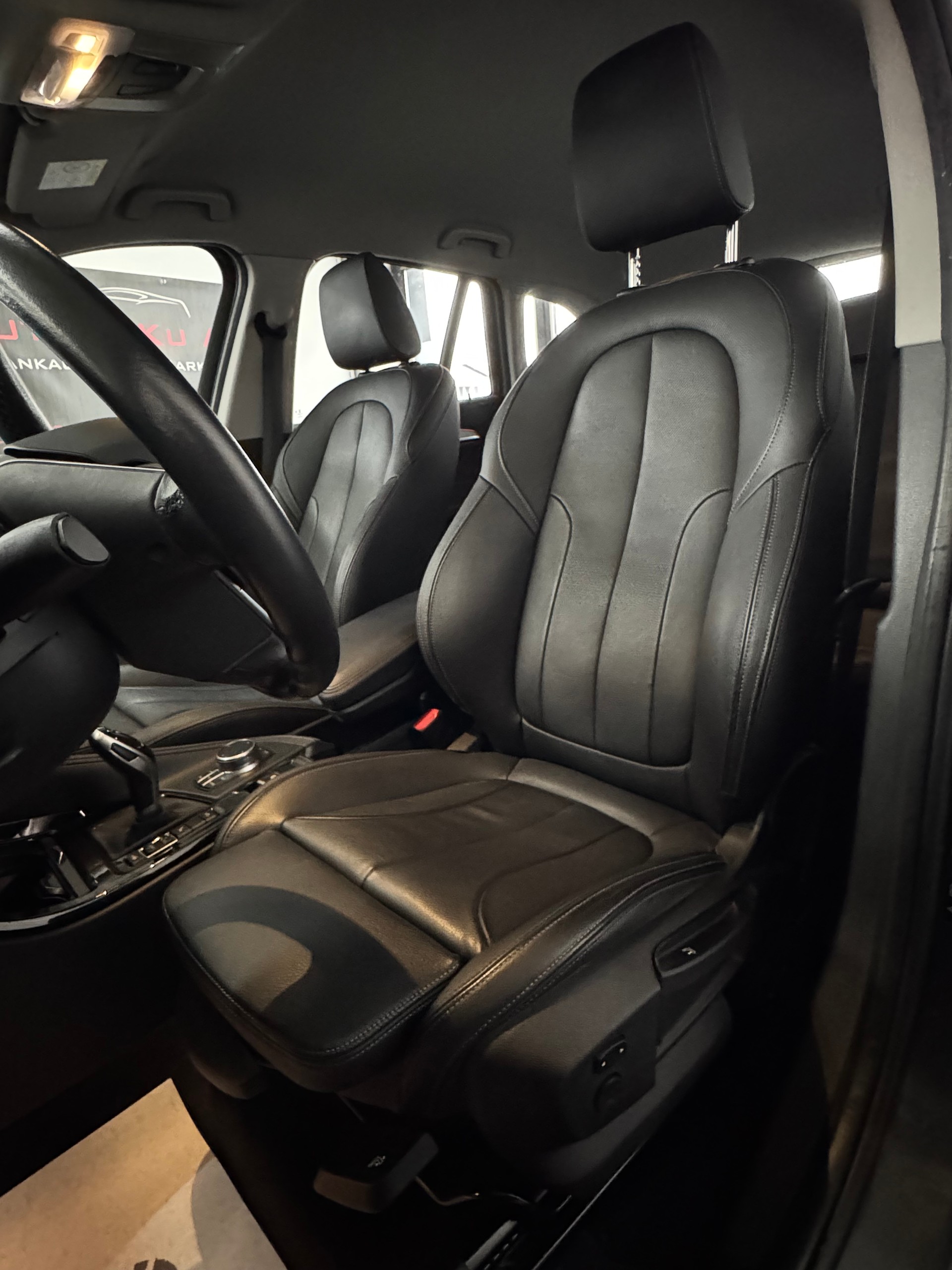 BMW X1 xDrive 18d Sport Line Steptronic-image-14
