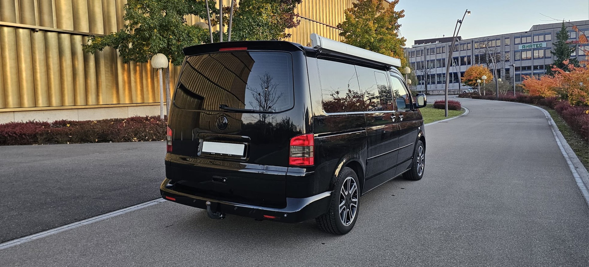 VW T5 Multivan Highline 2.5 TDI-image-1